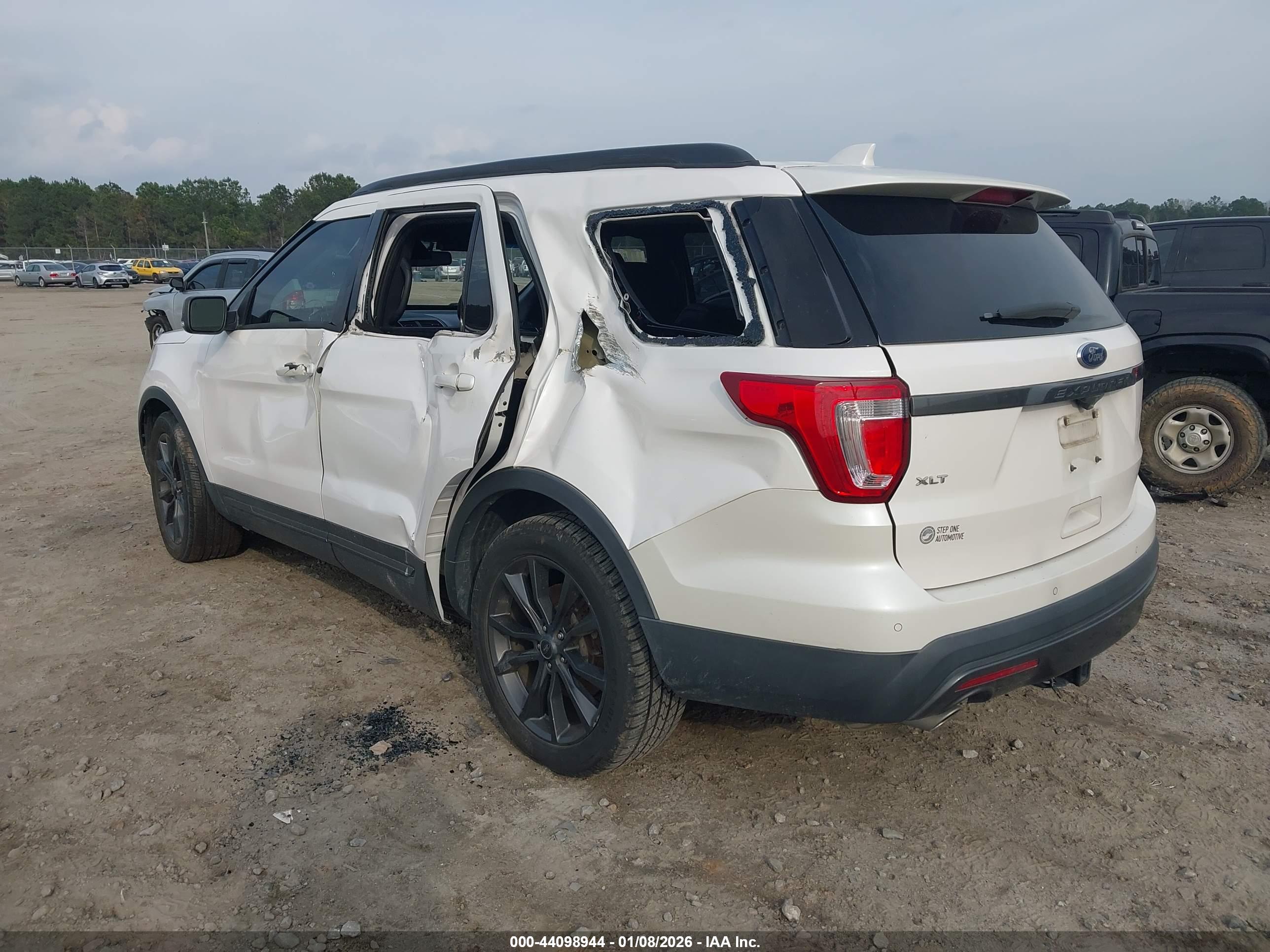 FORD EXPLORER image 3