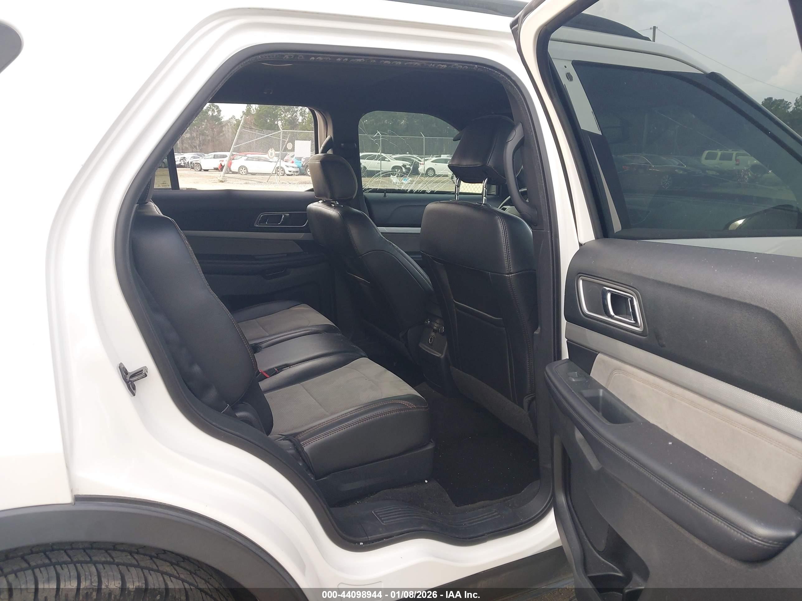 FORD EXPLORER image 8