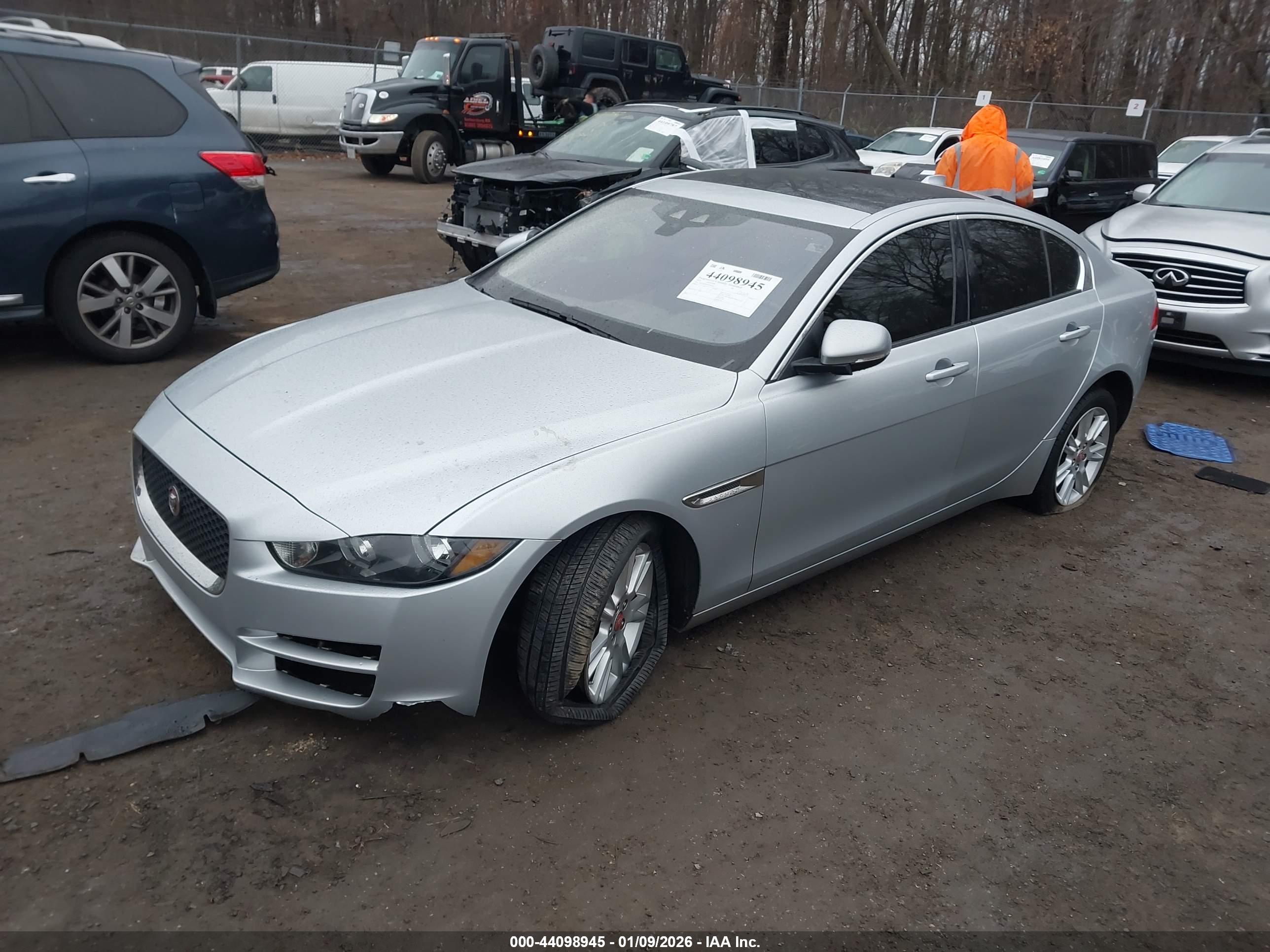 JAGUAR XE image 2