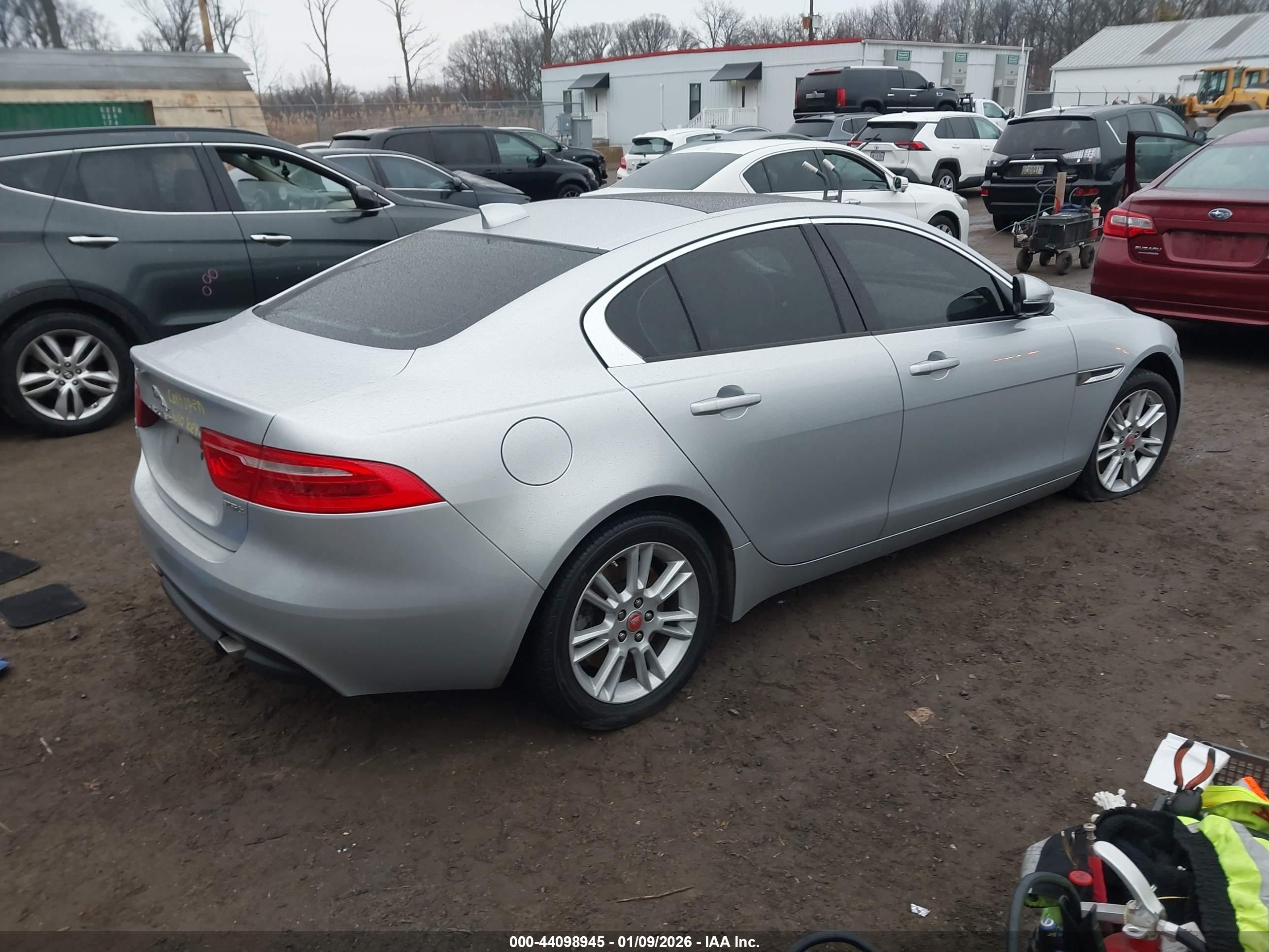 JAGUAR XE image 4