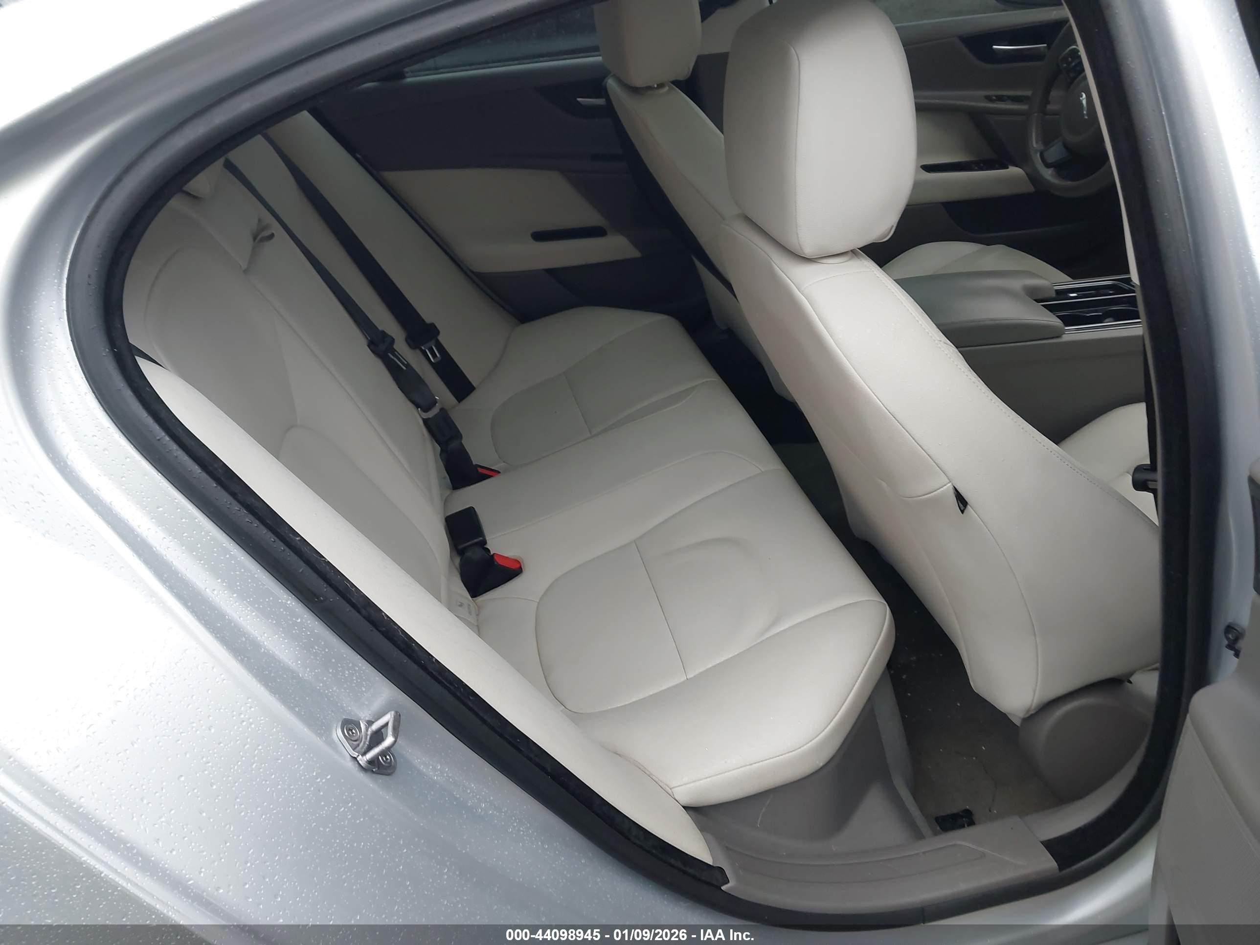 JAGUAR XE image 8