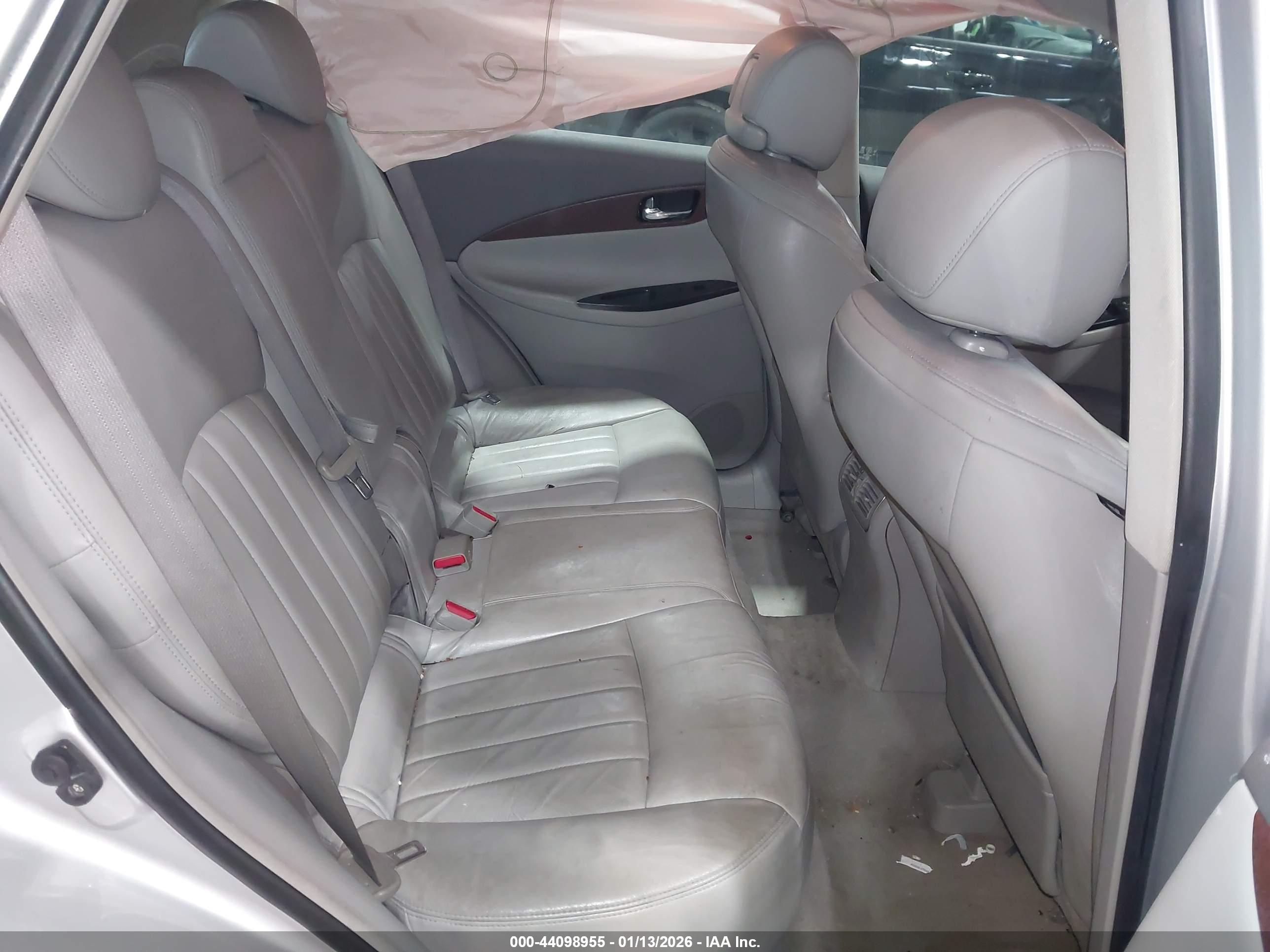 INFINITI EX35 image 8