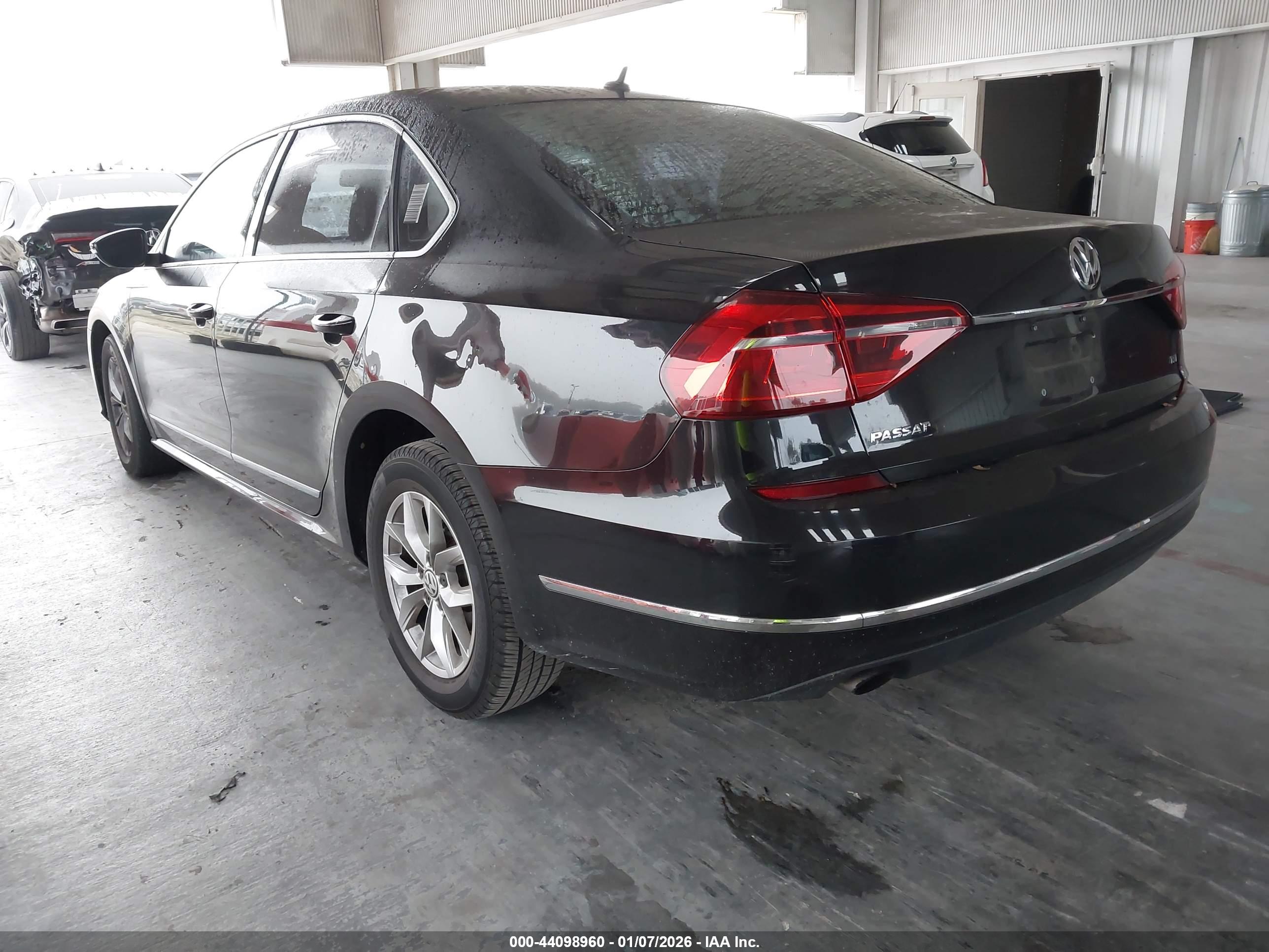 VOLKSWAGEN PASSAT image 3