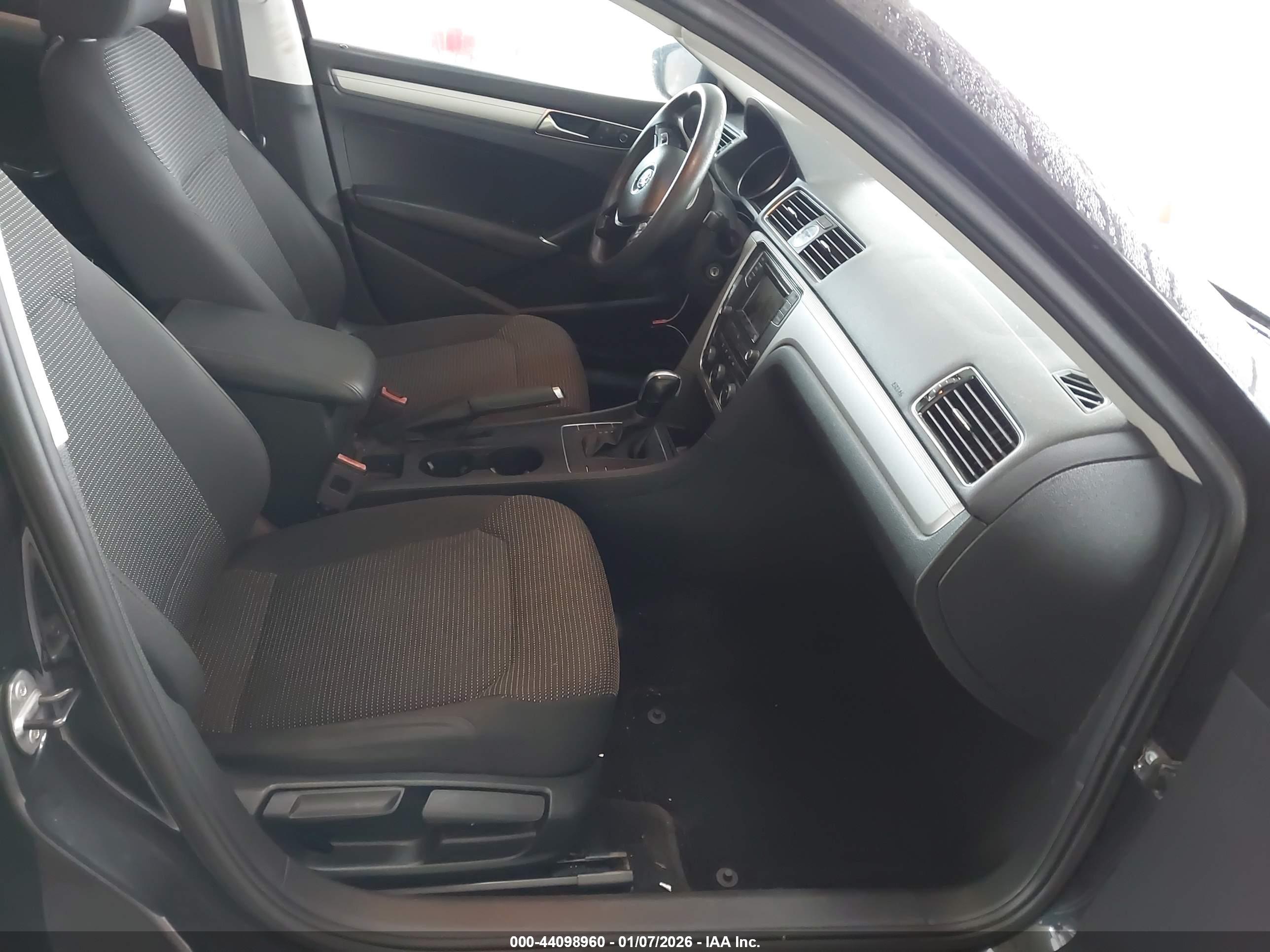 VOLKSWAGEN PASSAT image 5