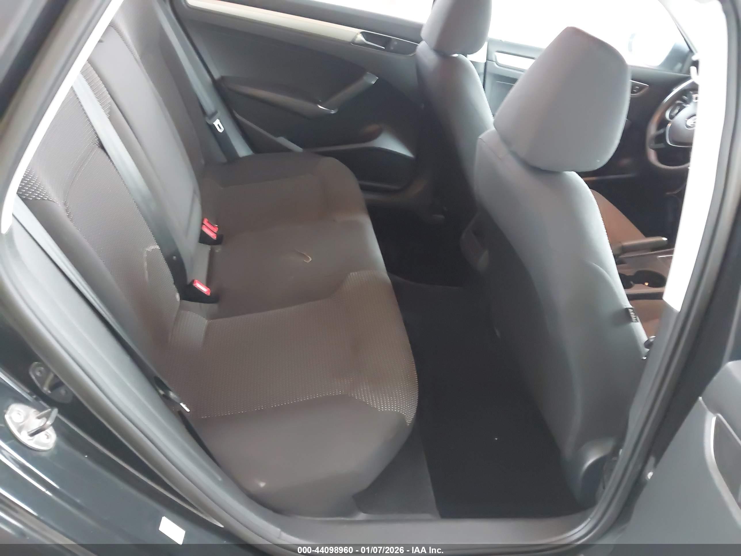 VOLKSWAGEN PASSAT image 8