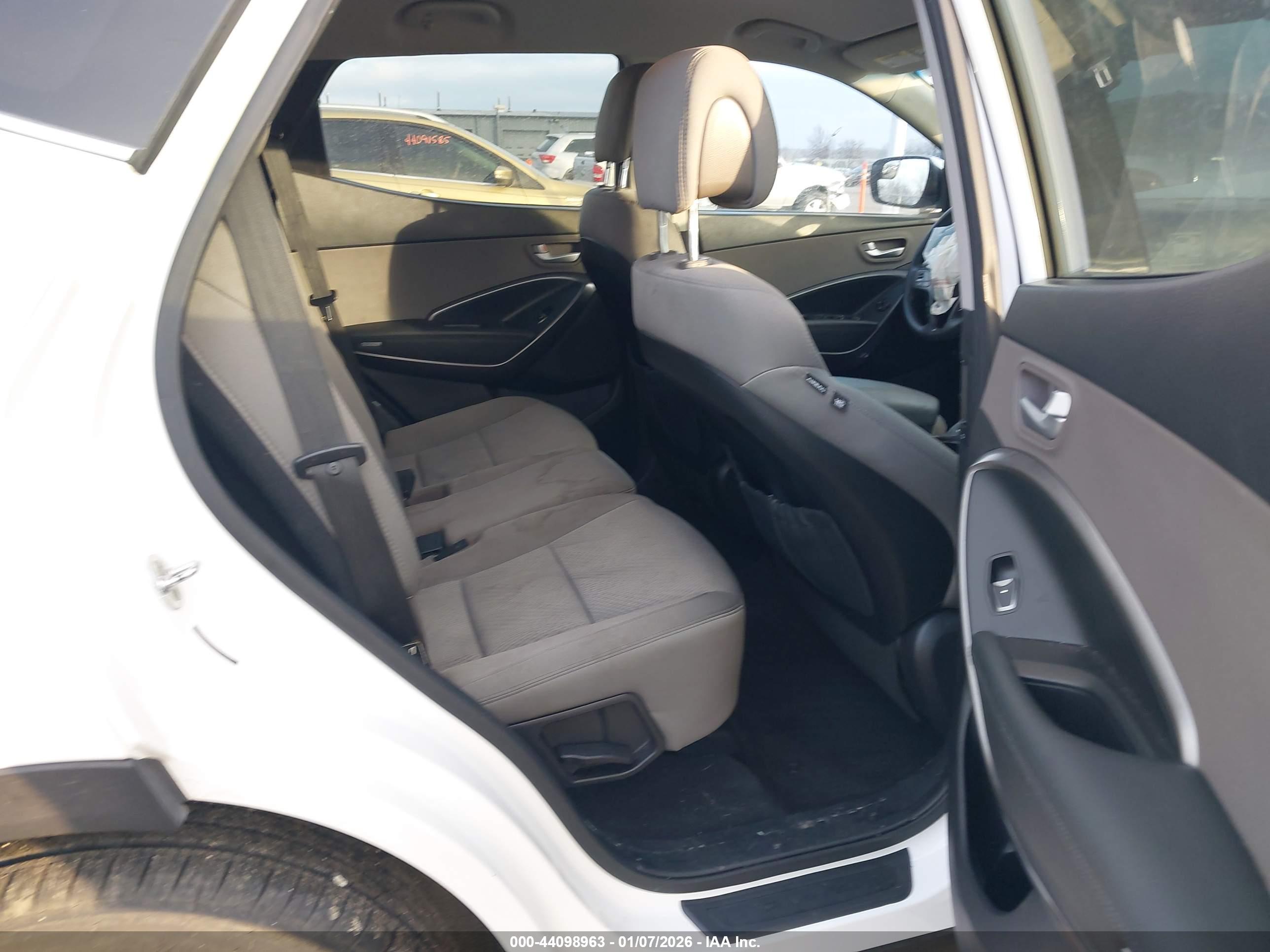 HYUNDAI SANTA image 8
