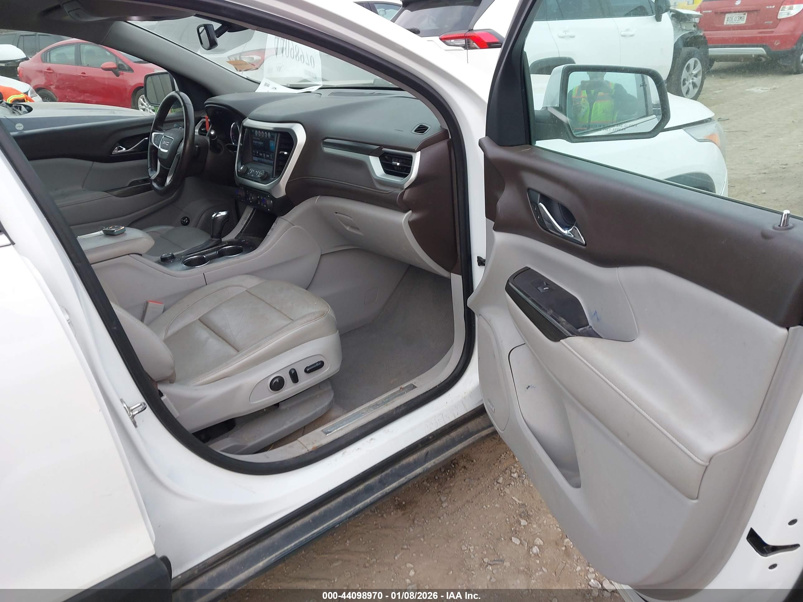 GMC ACADIA image 5