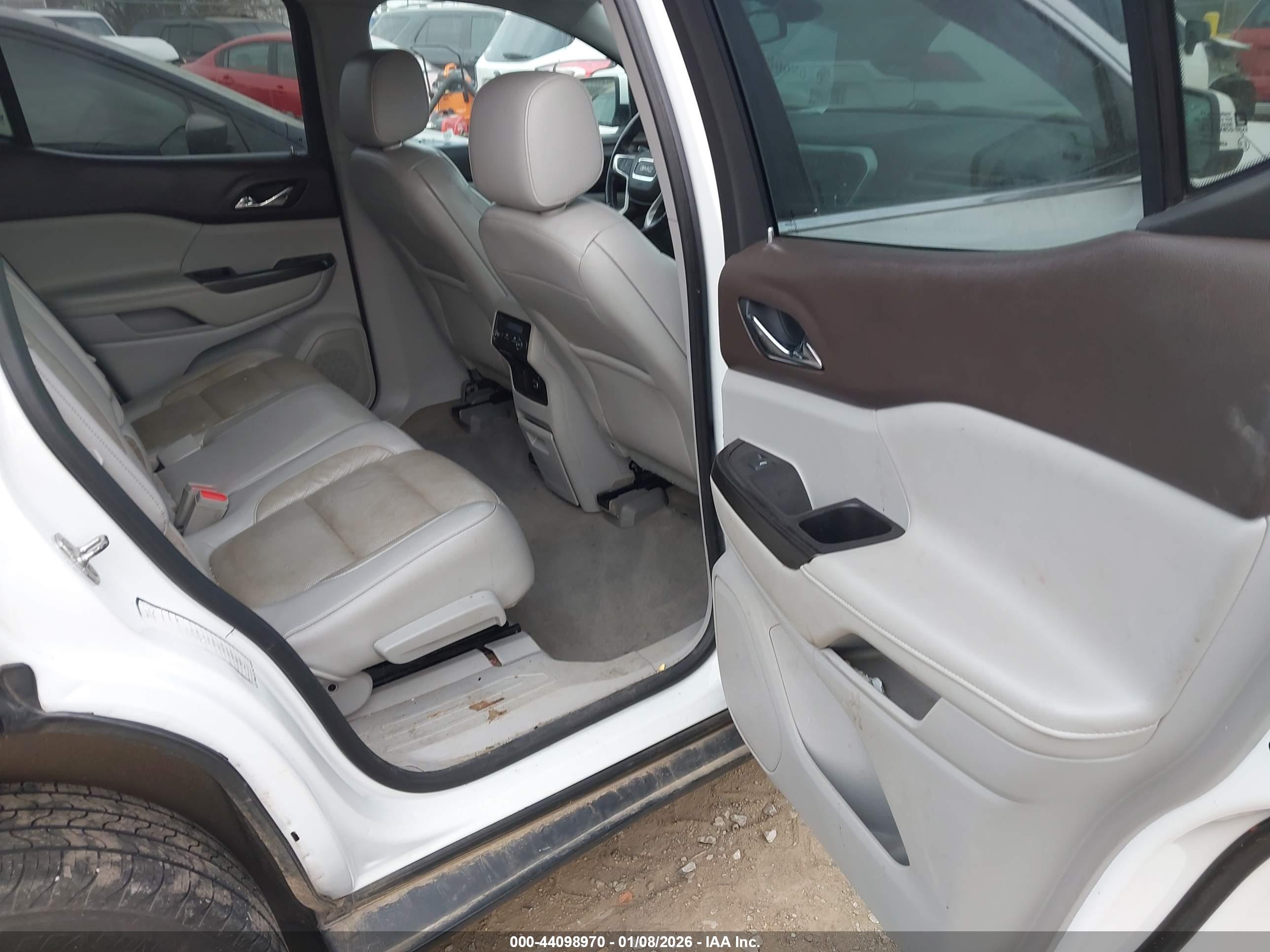 GMC ACADIA image 8
