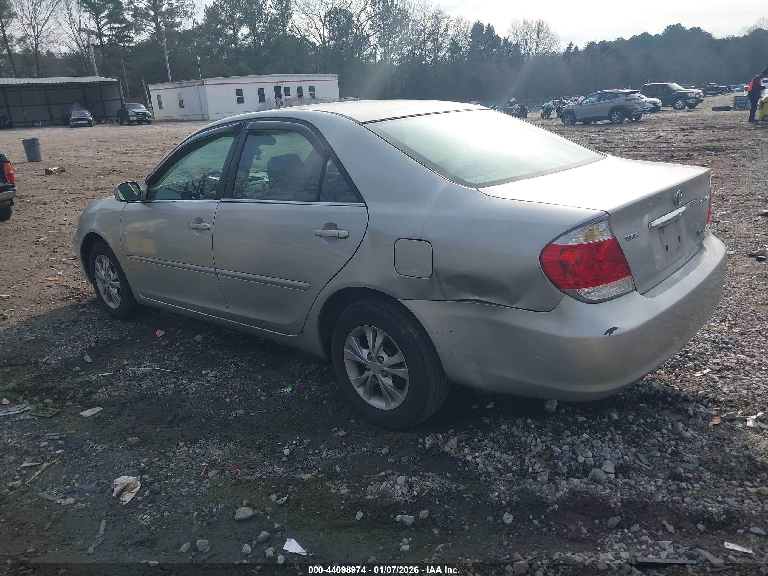 TOYOTA CAMRY image 3