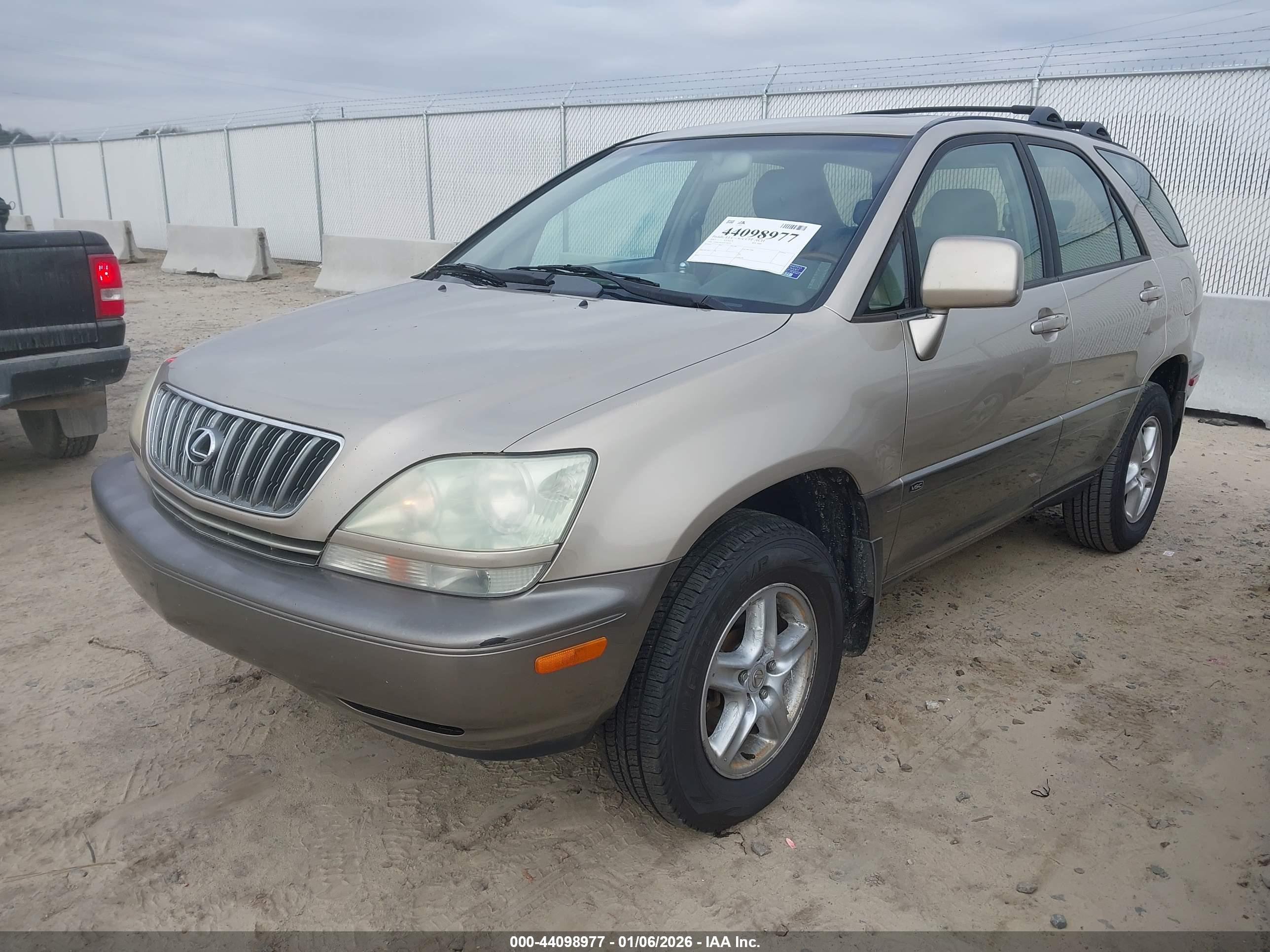LEXUS RX image 2