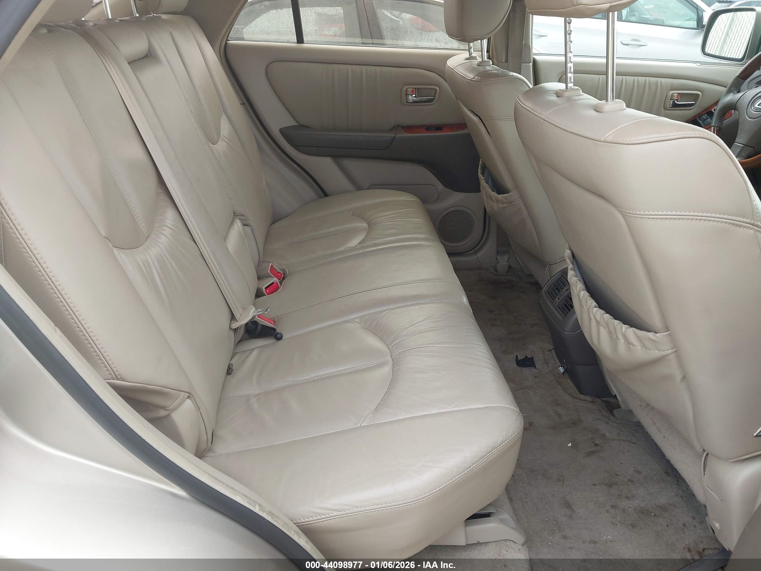 LEXUS RX image 8
