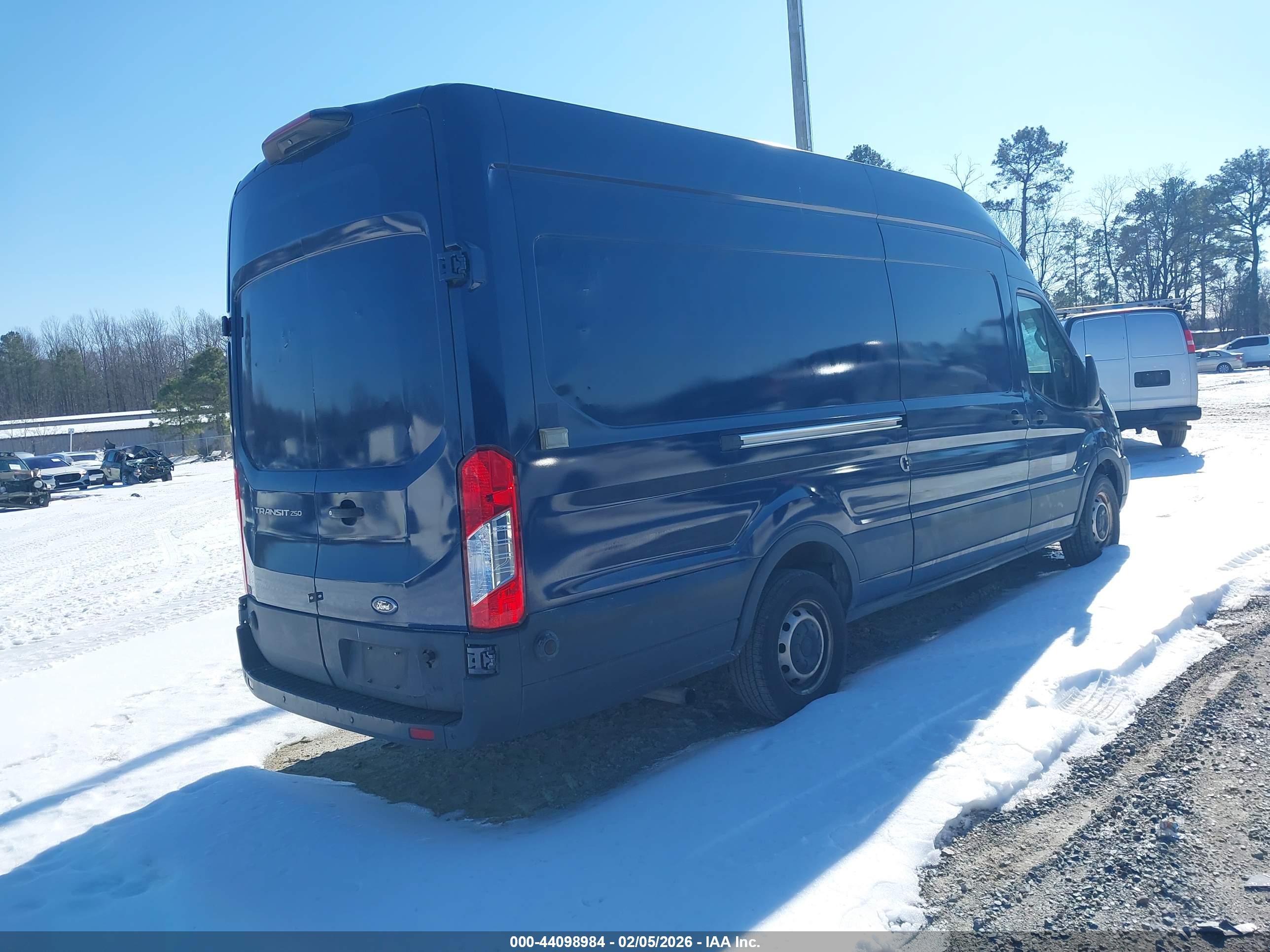 FORD TRANSIT-250 image 4
