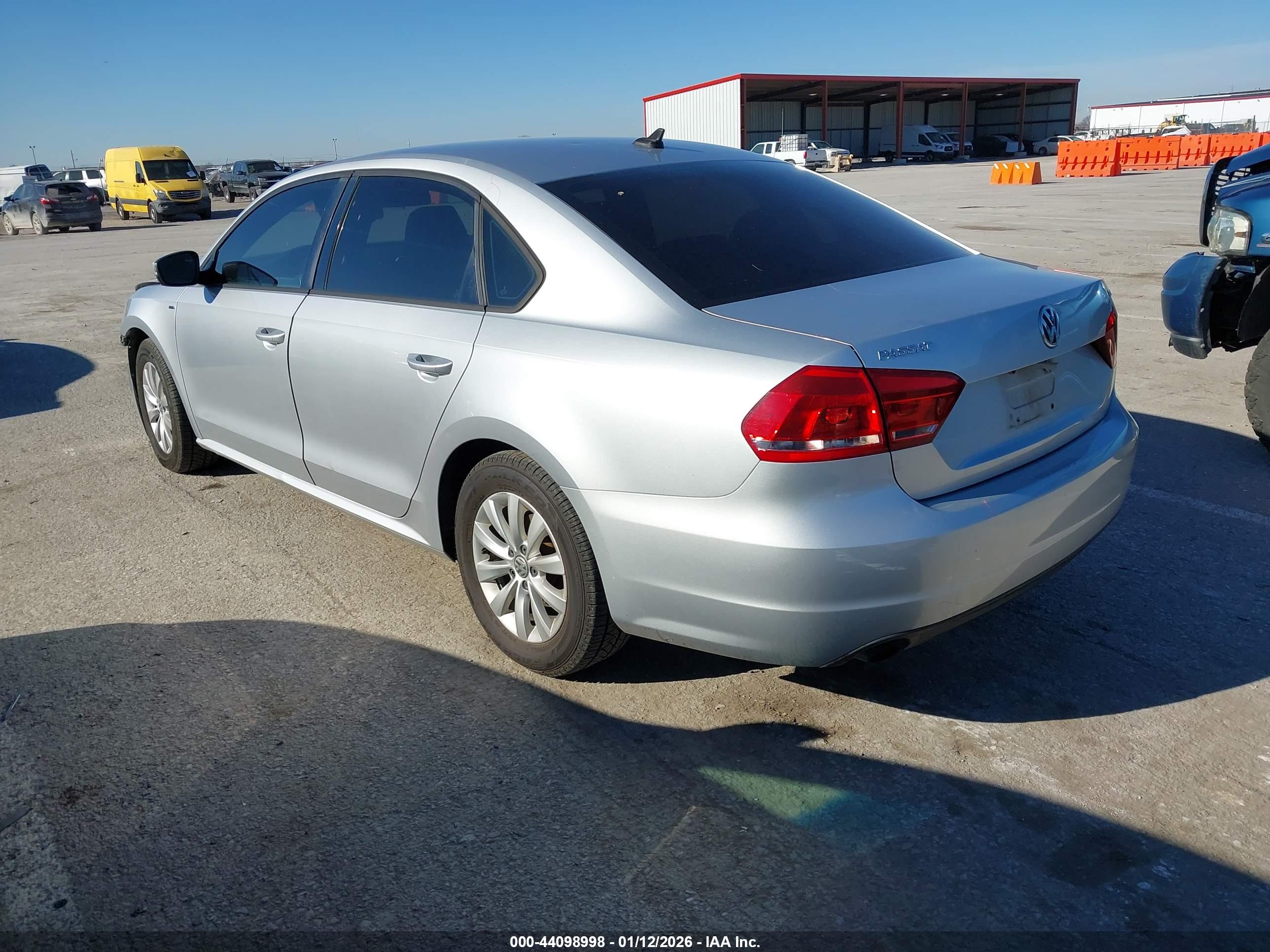 VOLKSWAGEN PASSAT image 3