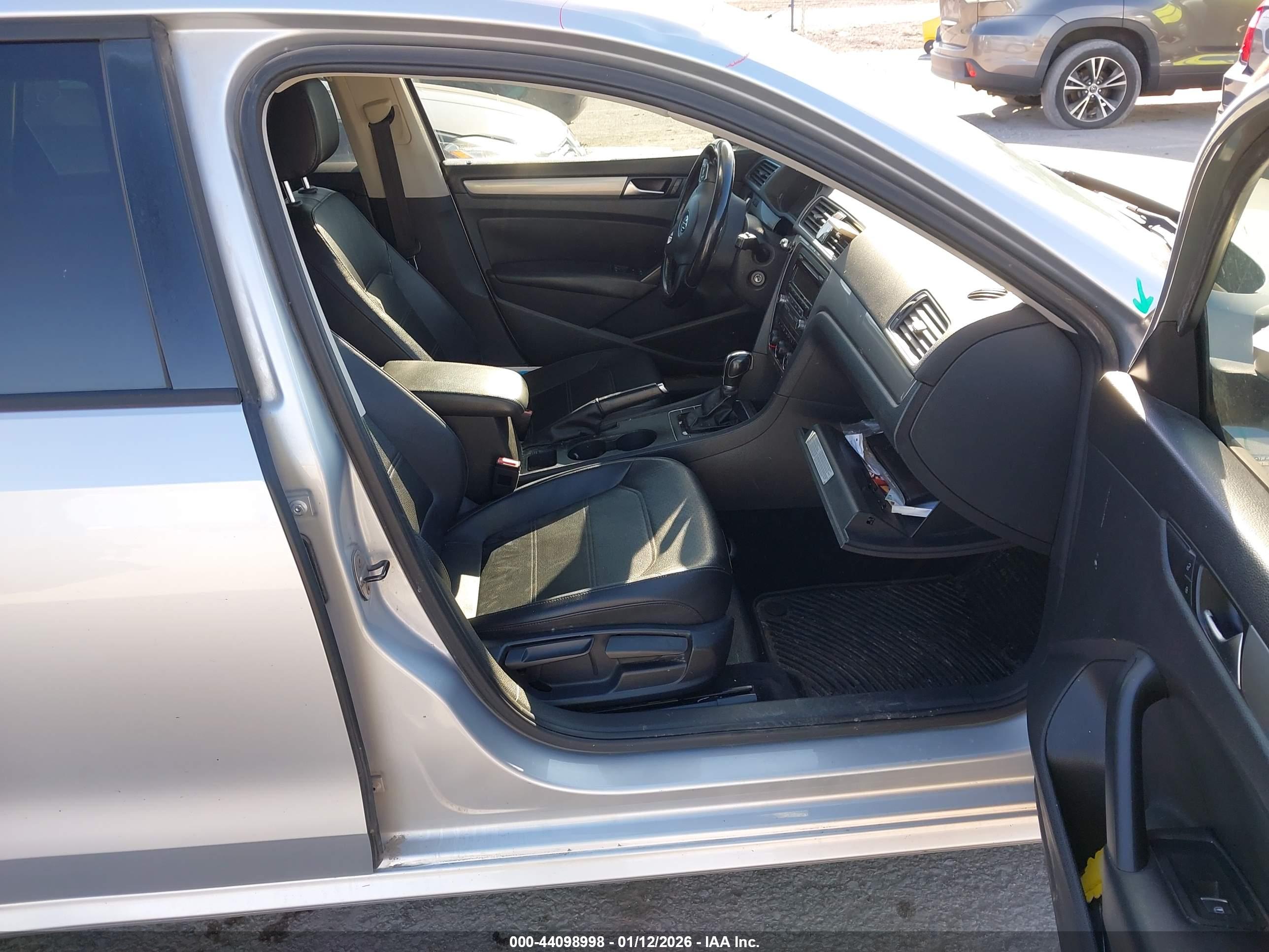 VOLKSWAGEN PASSAT image 5