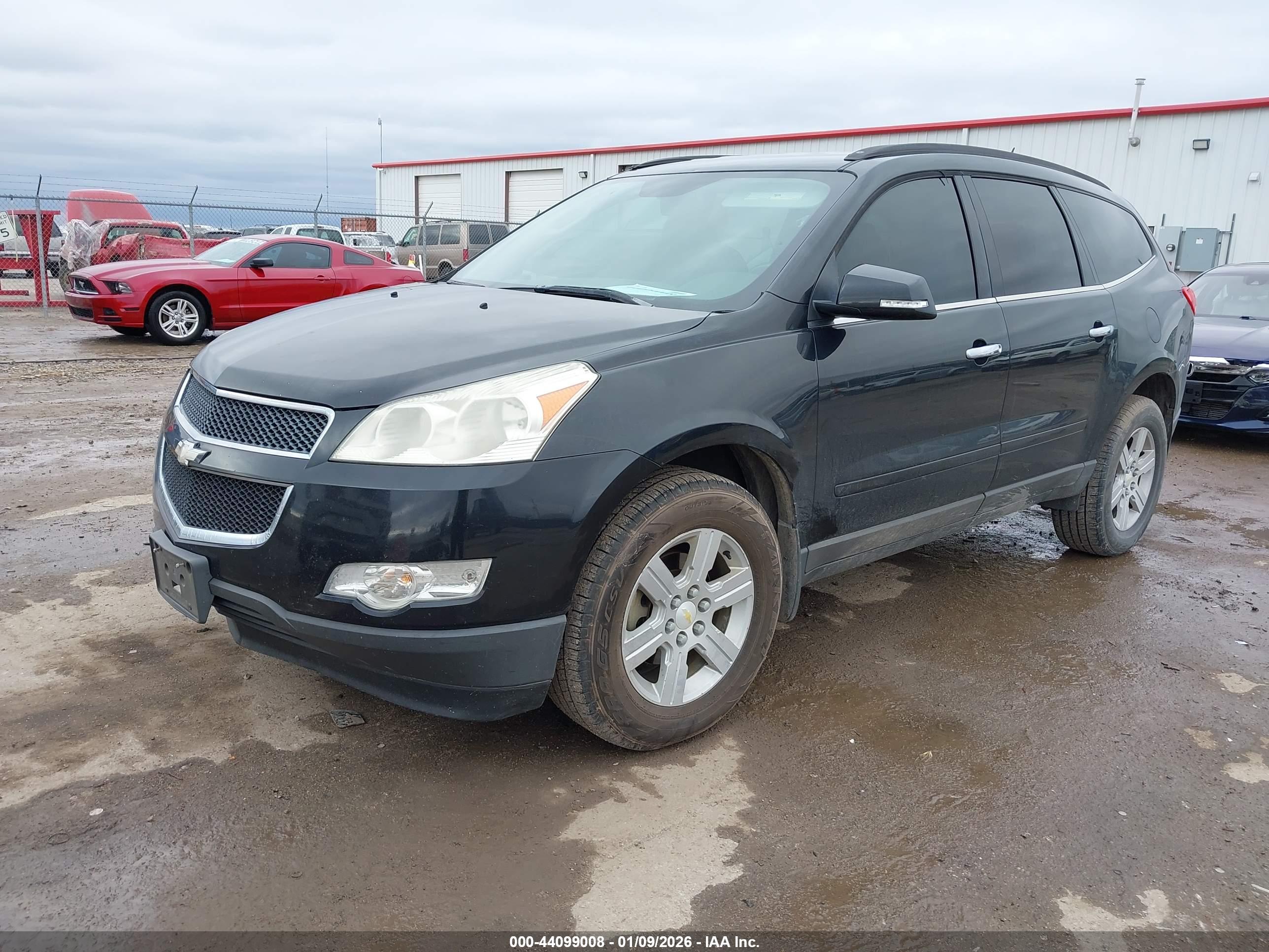 CHEVROLET TRAVERSE image 2