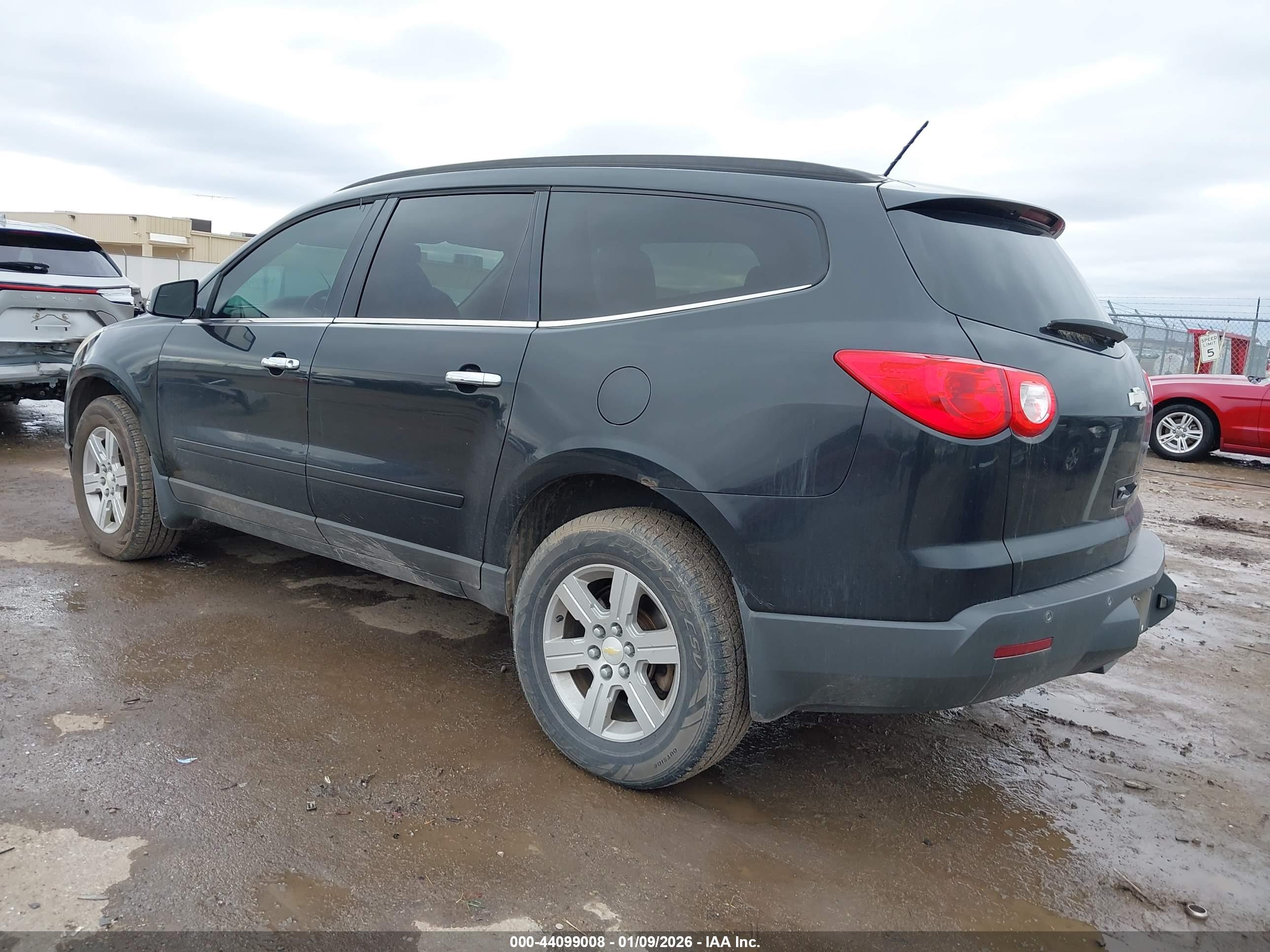 CHEVROLET TRAVERSE image 3