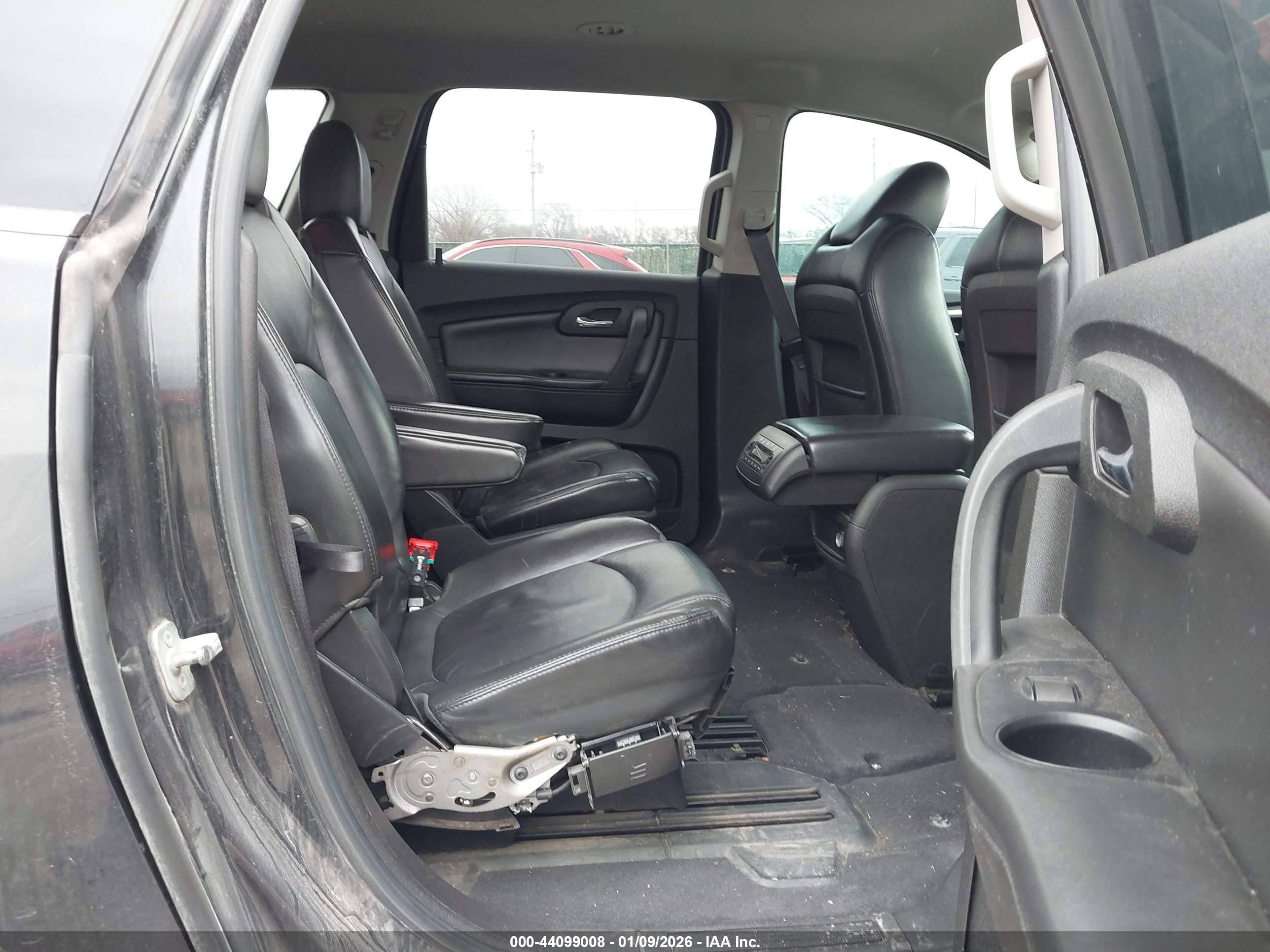 CHEVROLET TRAVERSE image 8
