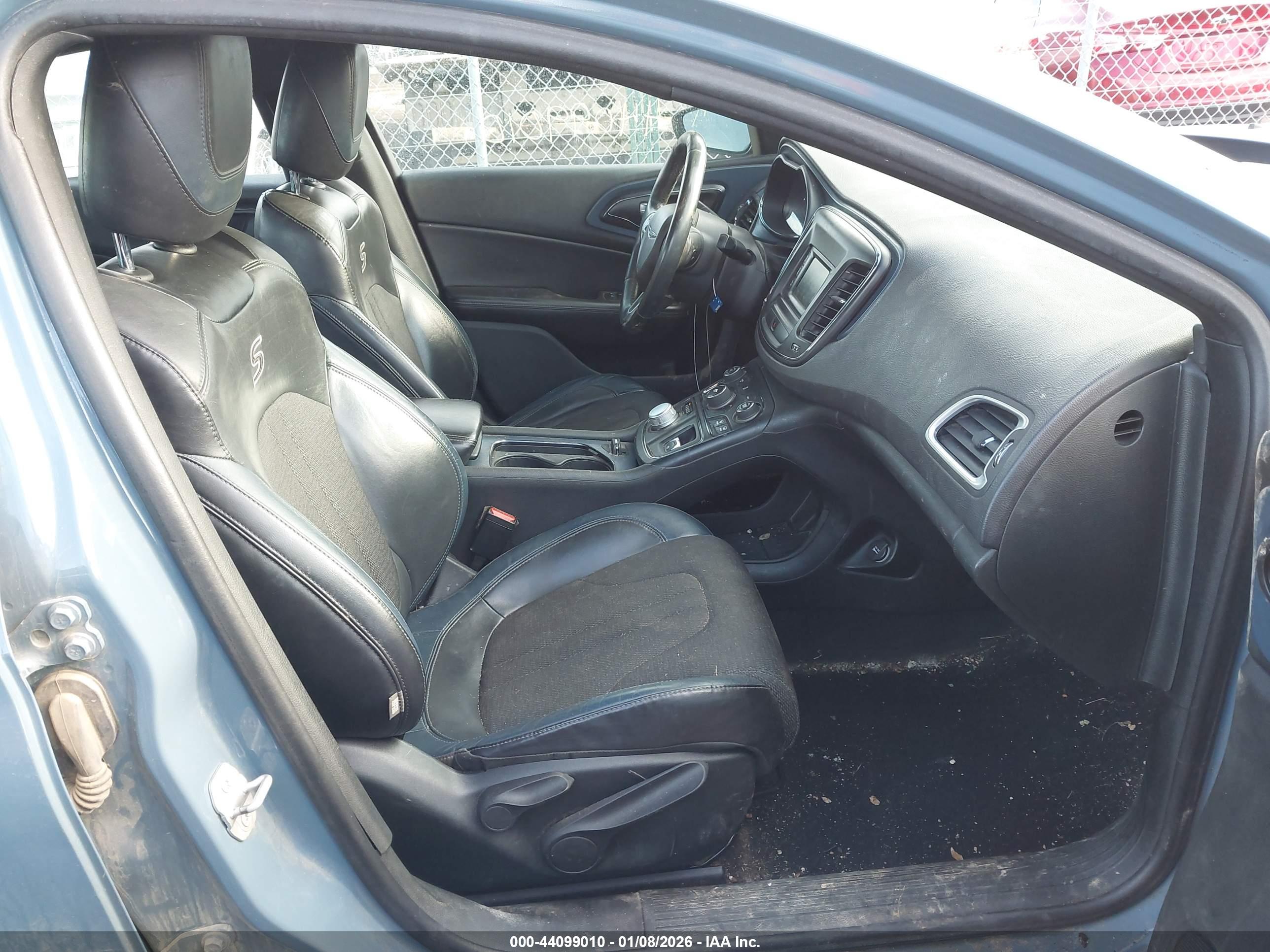 CHRYSLER 200 image 5