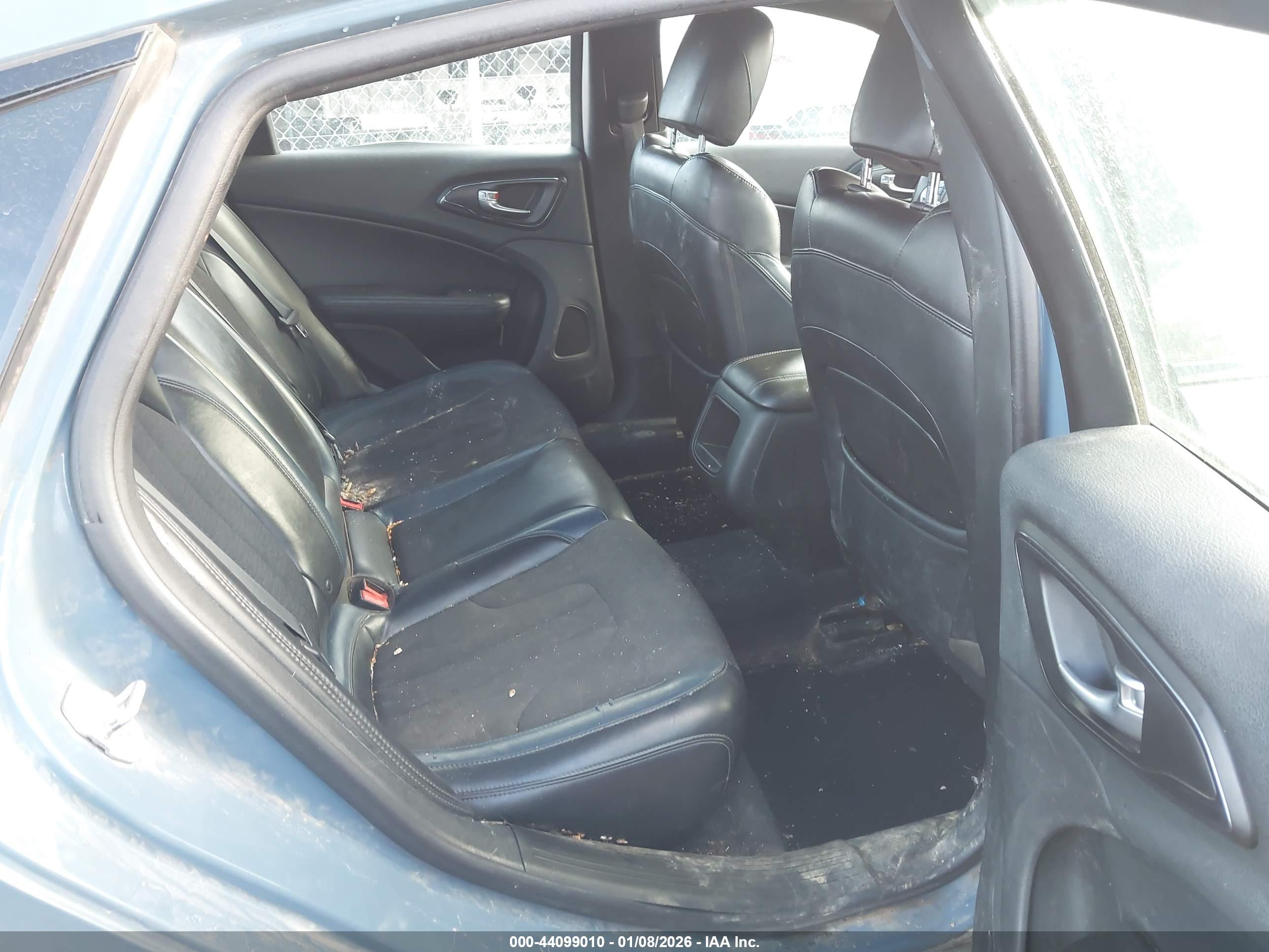 CHRYSLER 200 image 8