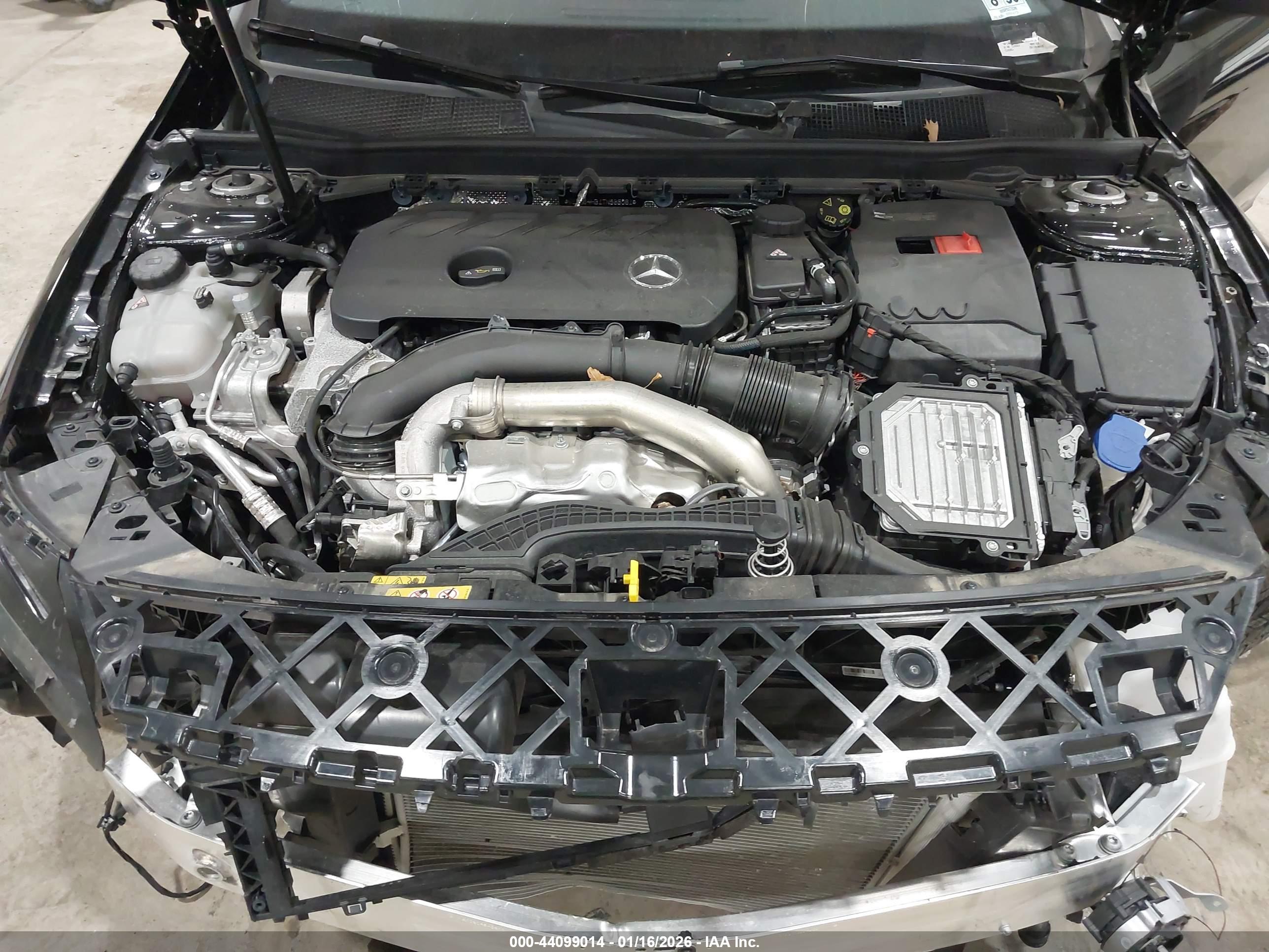 MERCEDES-BENZ CLA image 10