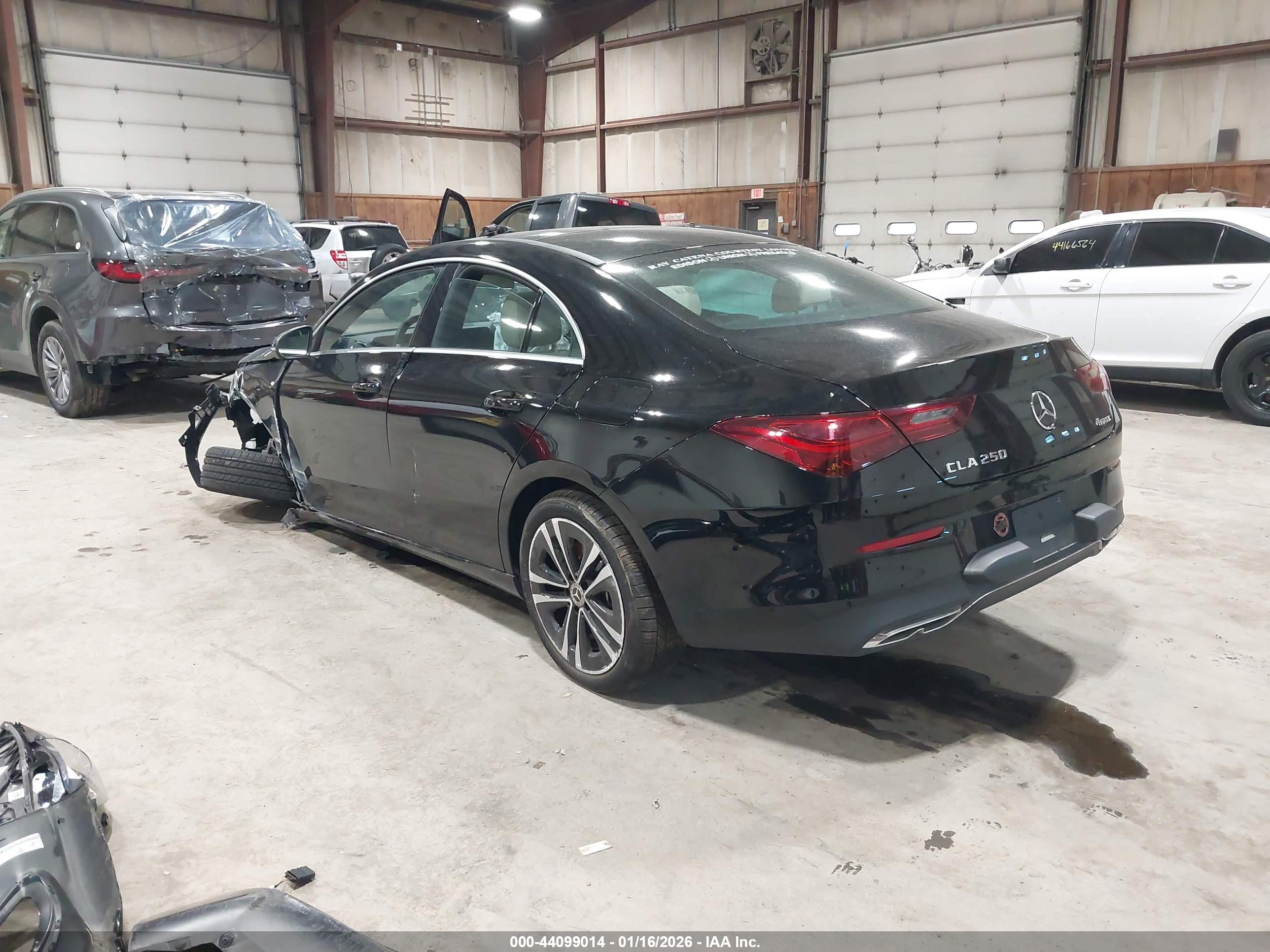 MERCEDES-BENZ CLA image 3