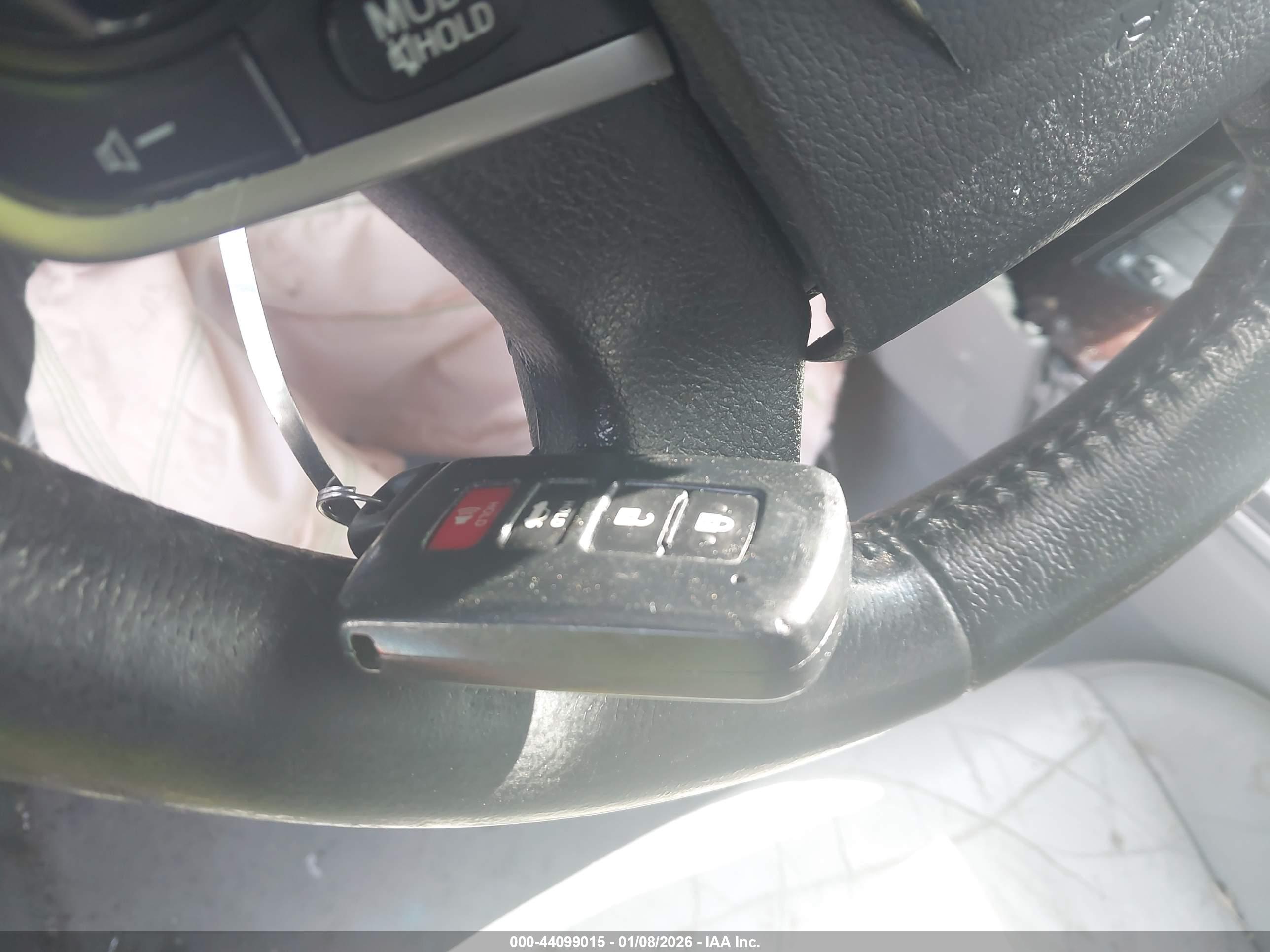 TOYOTA CAMRY image 11