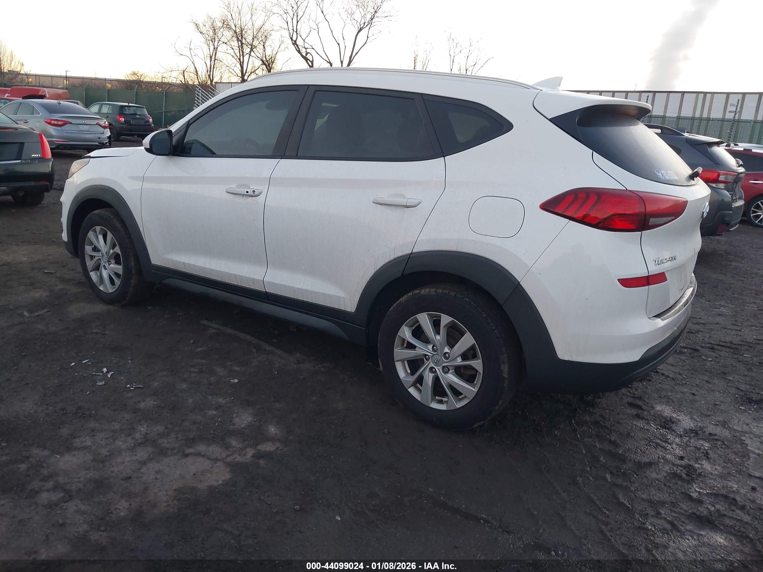 HYUNDAI TUCSON image 3