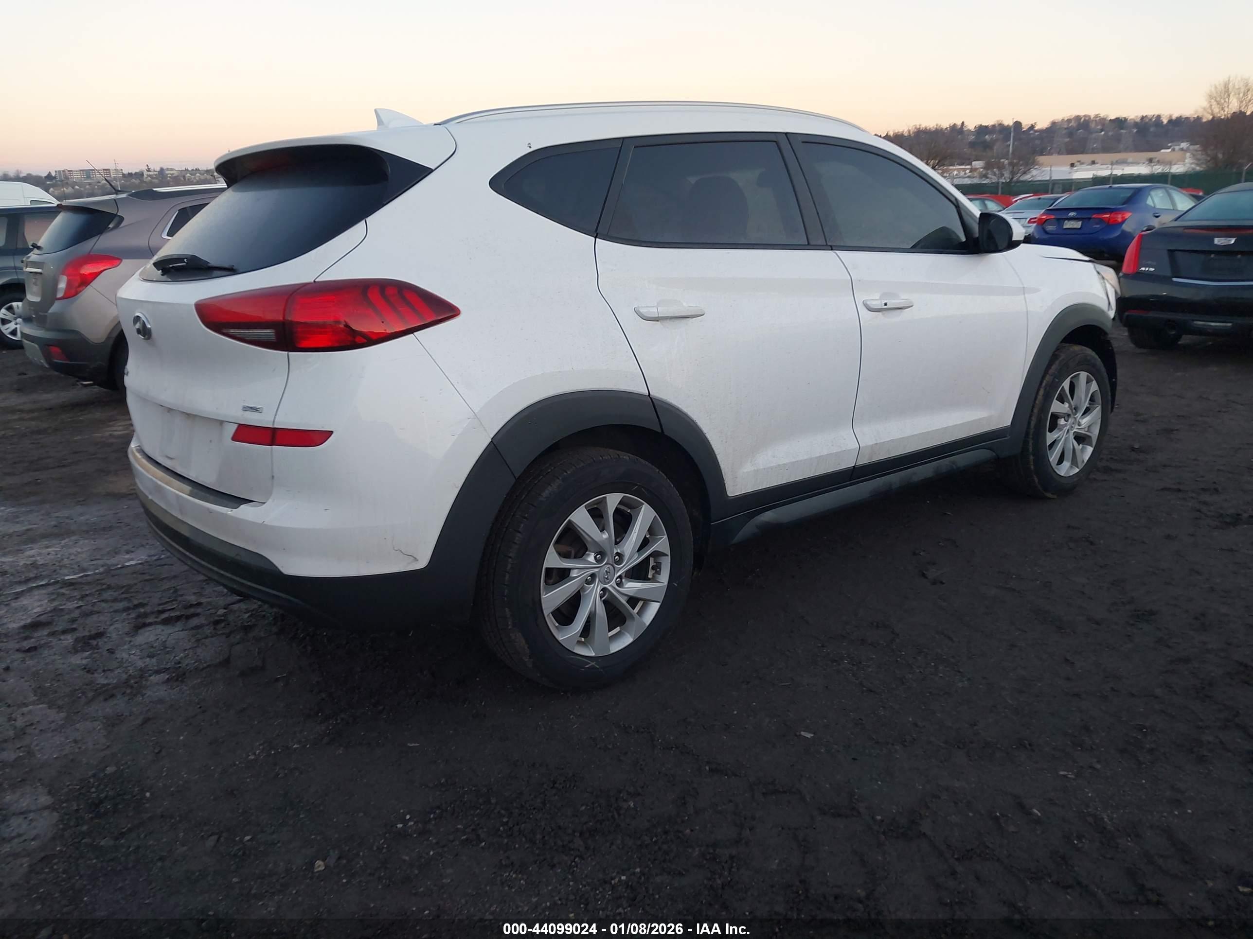 HYUNDAI TUCSON image 4