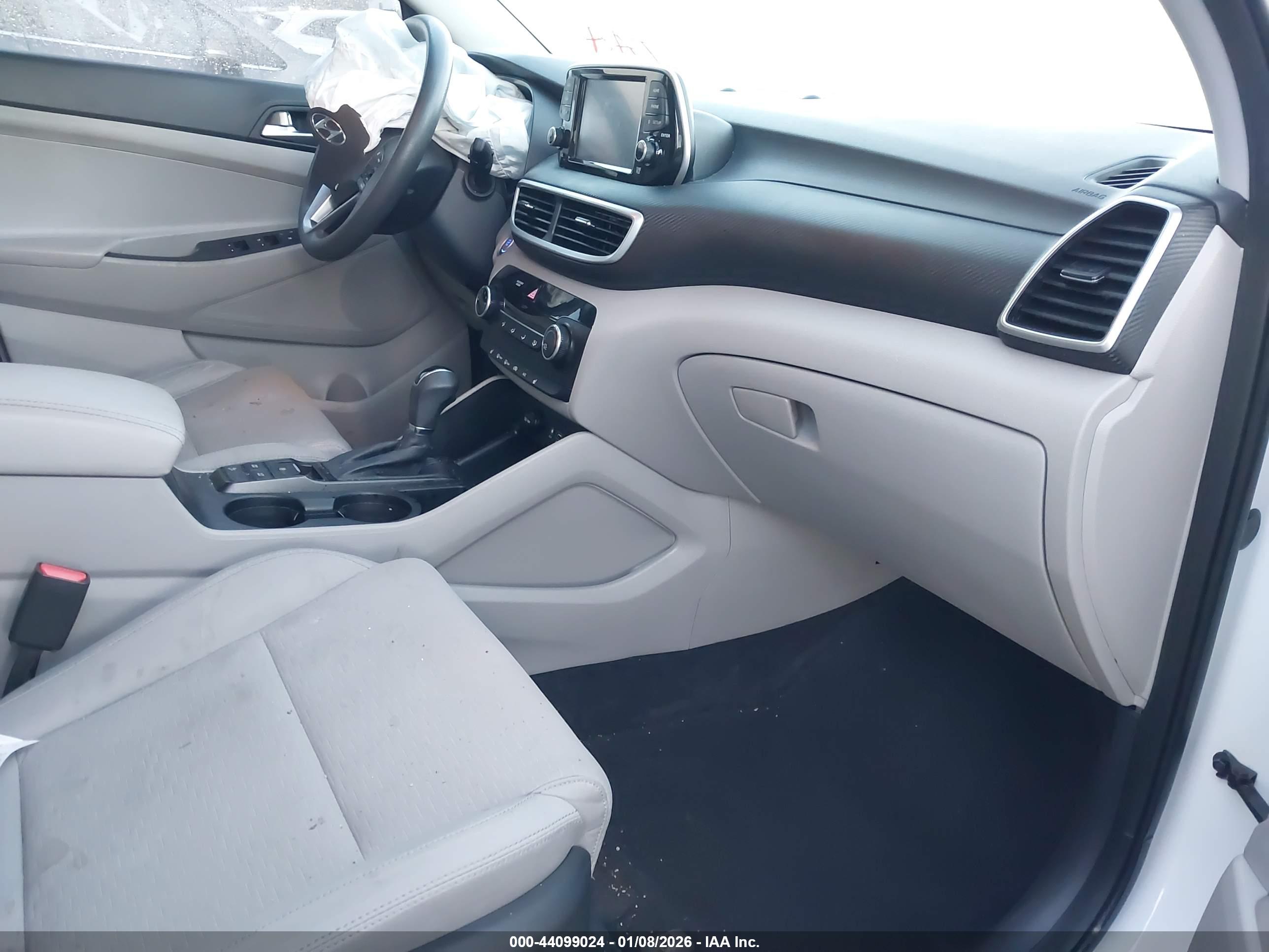 HYUNDAI TUCSON image 5