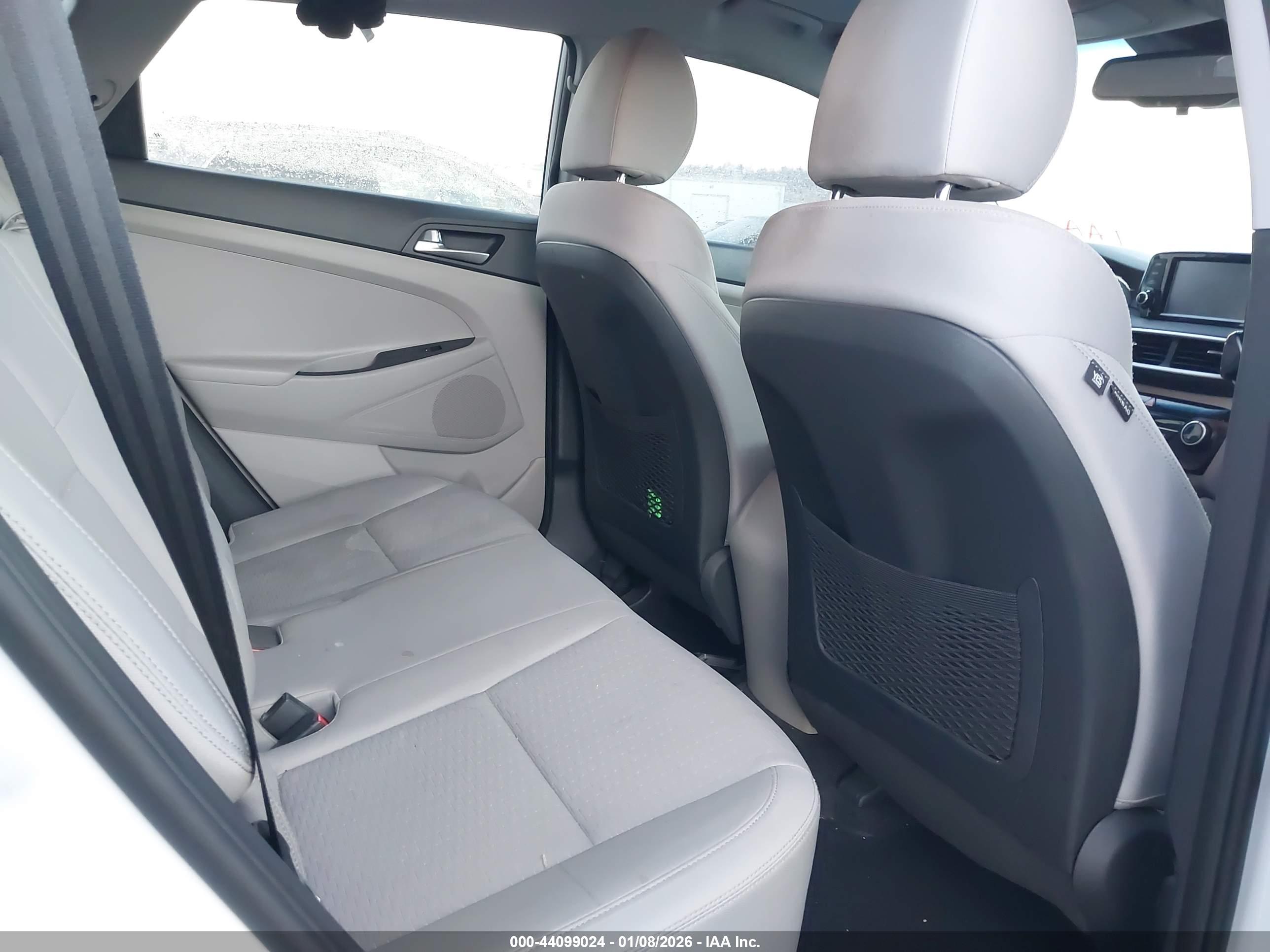 HYUNDAI TUCSON image 8