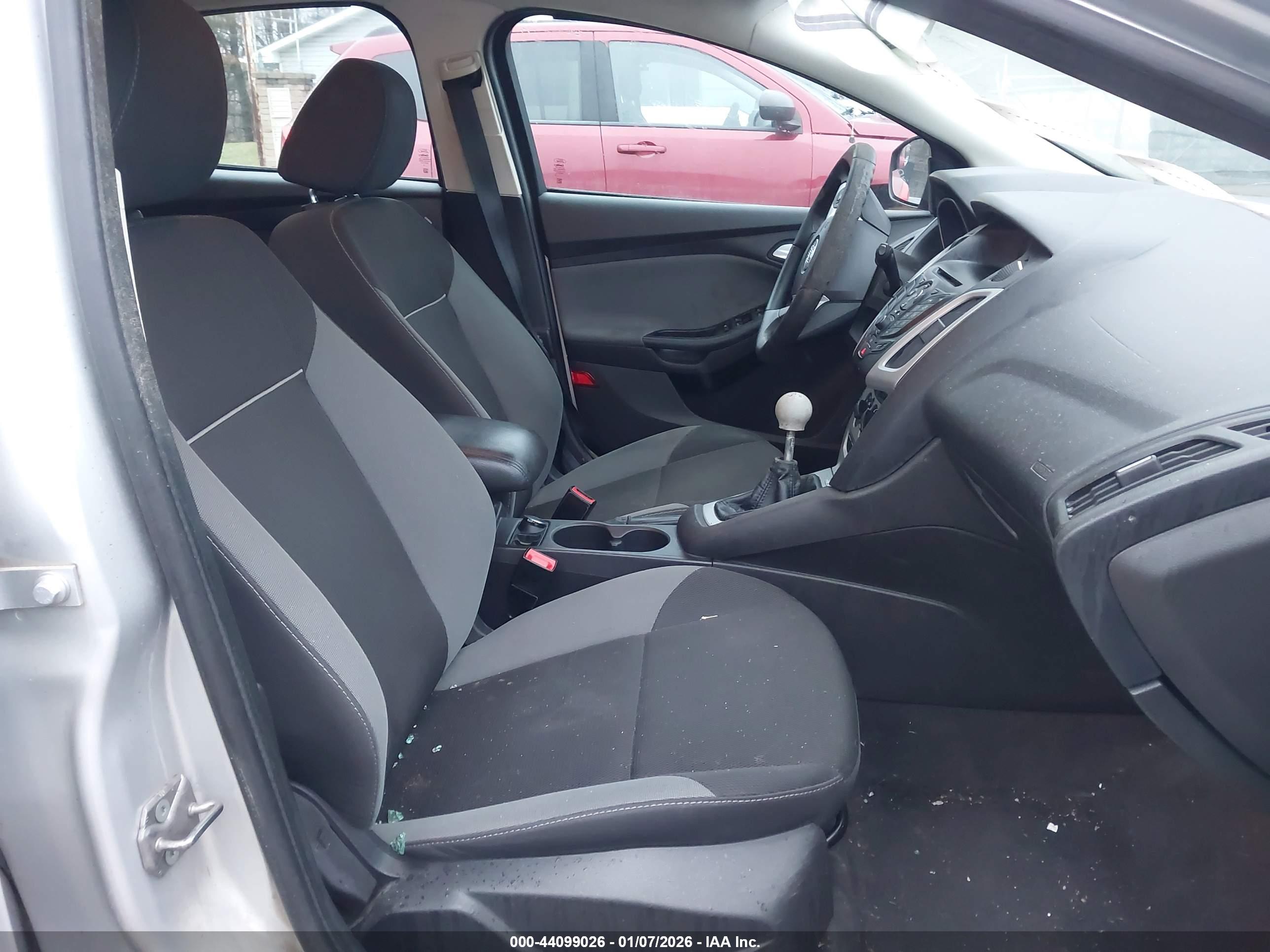 FORD FOCUS image 5