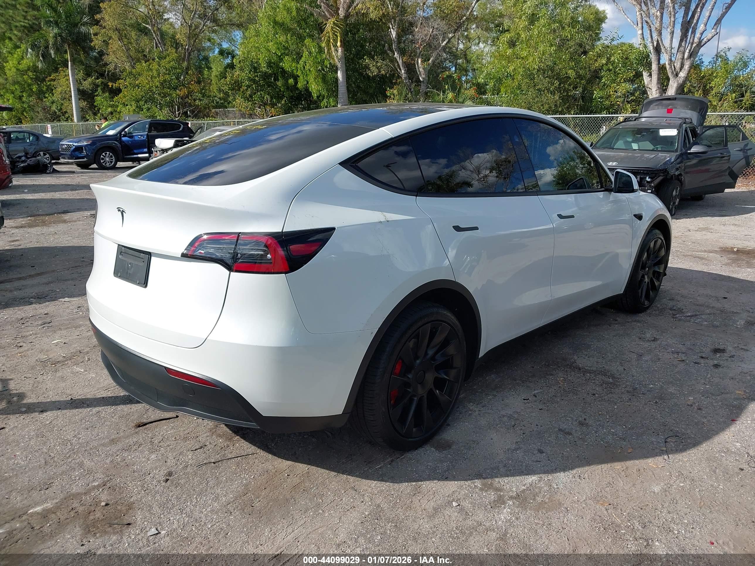 TESLA MODEL image 4