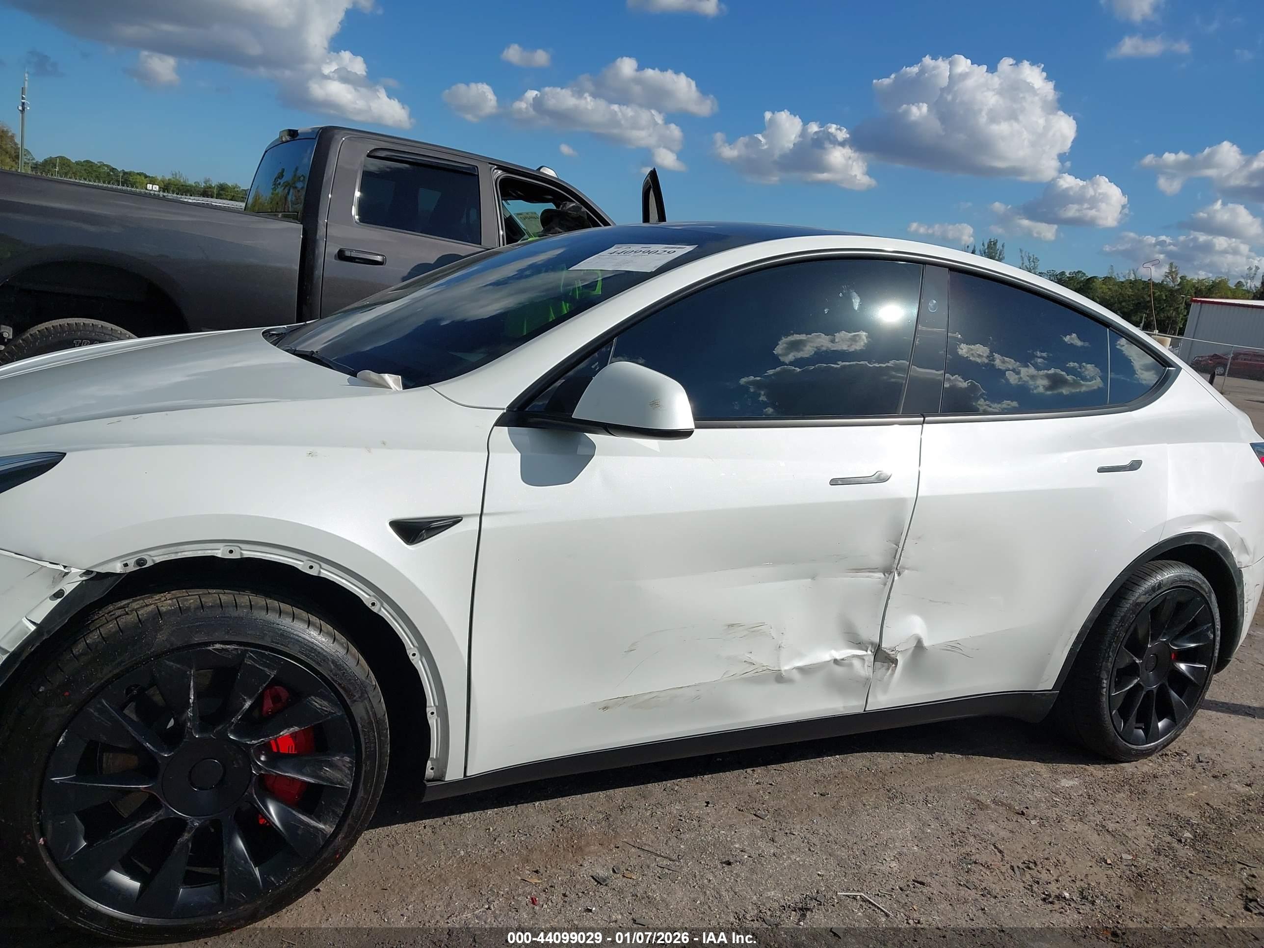TESLA MODEL image 6