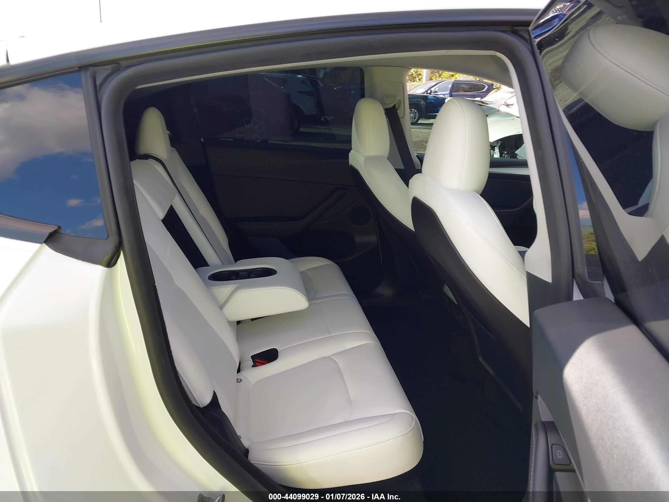 TESLA MODEL image 8
