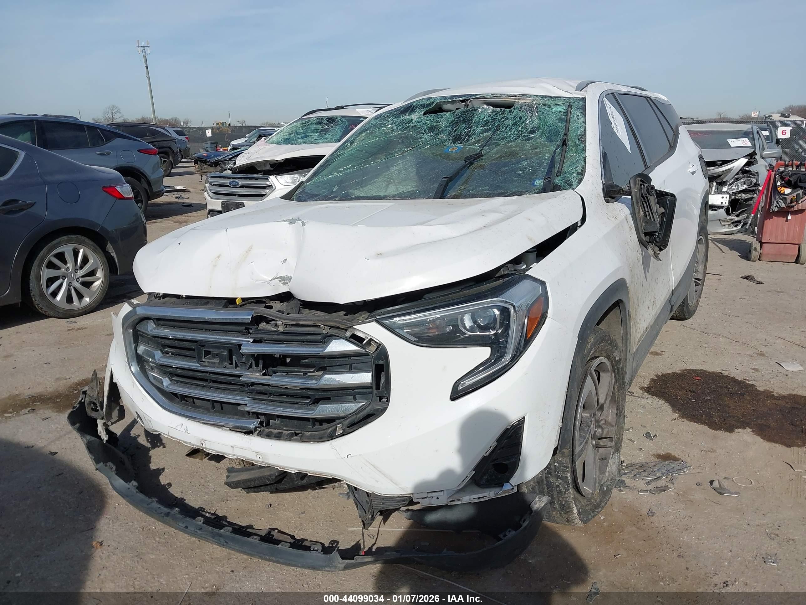 GMC TERRAIN image 2