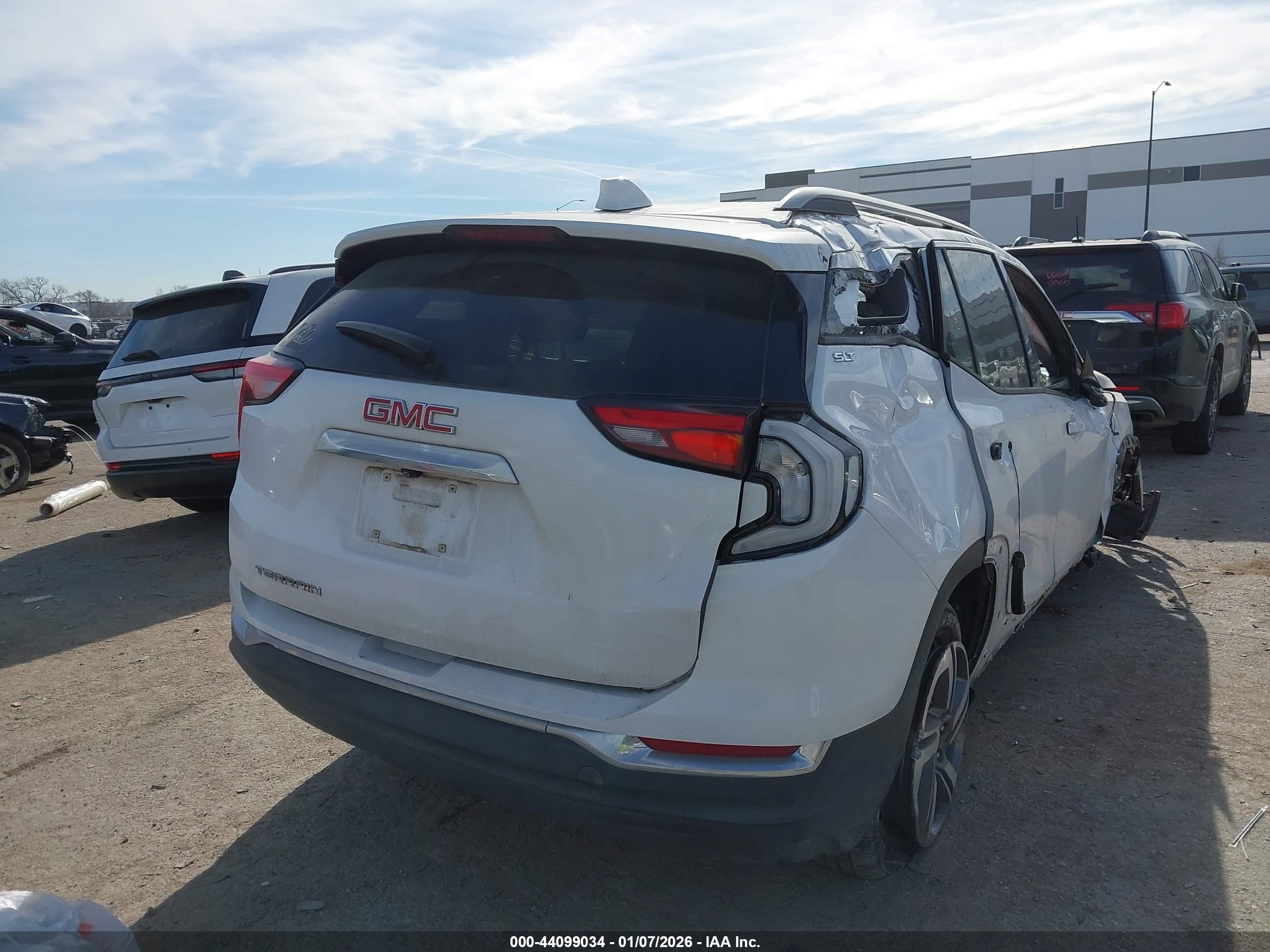 GMC TERRAIN image 4