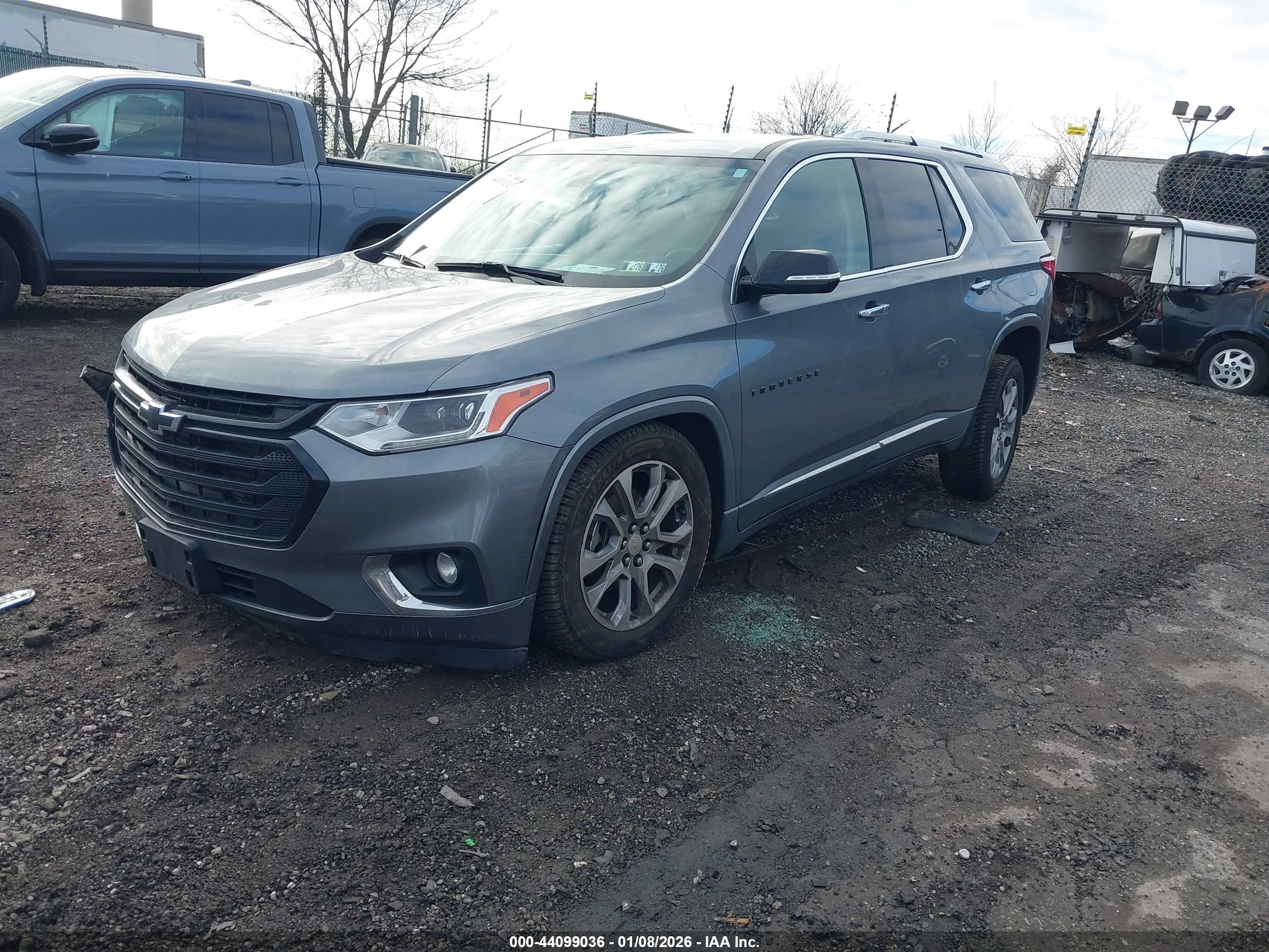 CHEVROLET TRAVERSE image 2