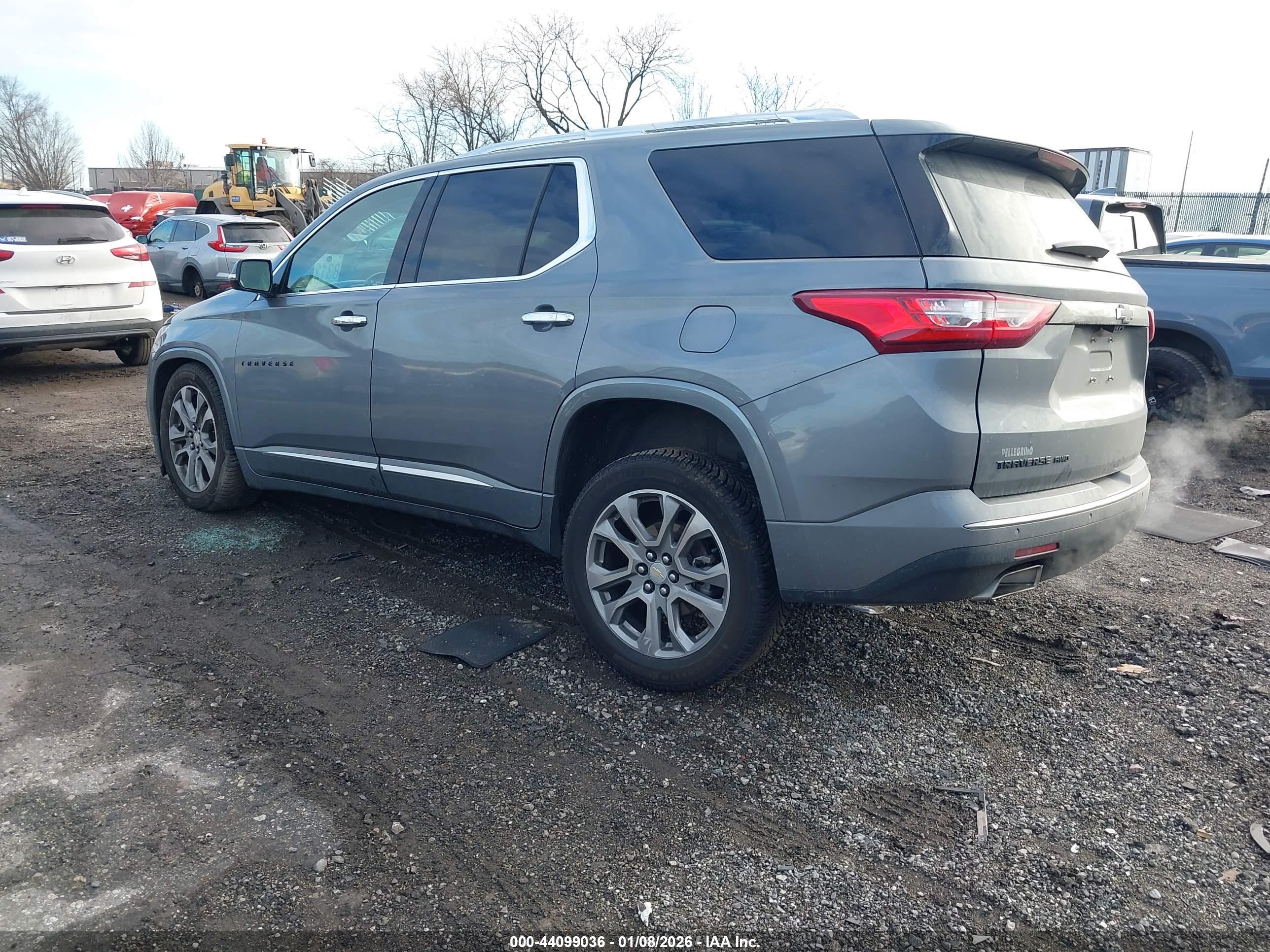 CHEVROLET TRAVERSE image 3