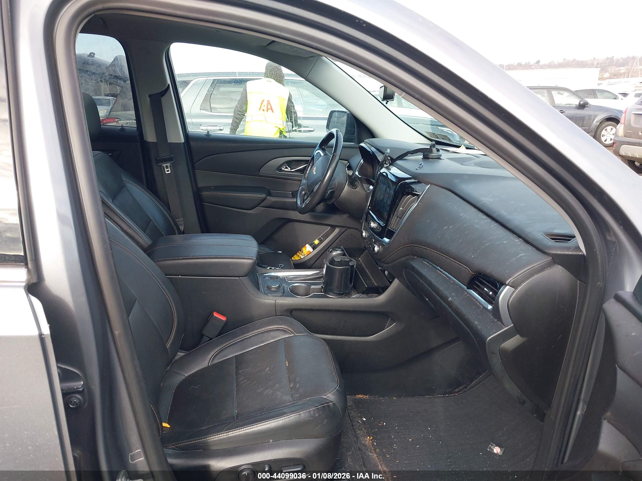 CHEVROLET TRAVERSE image 5
