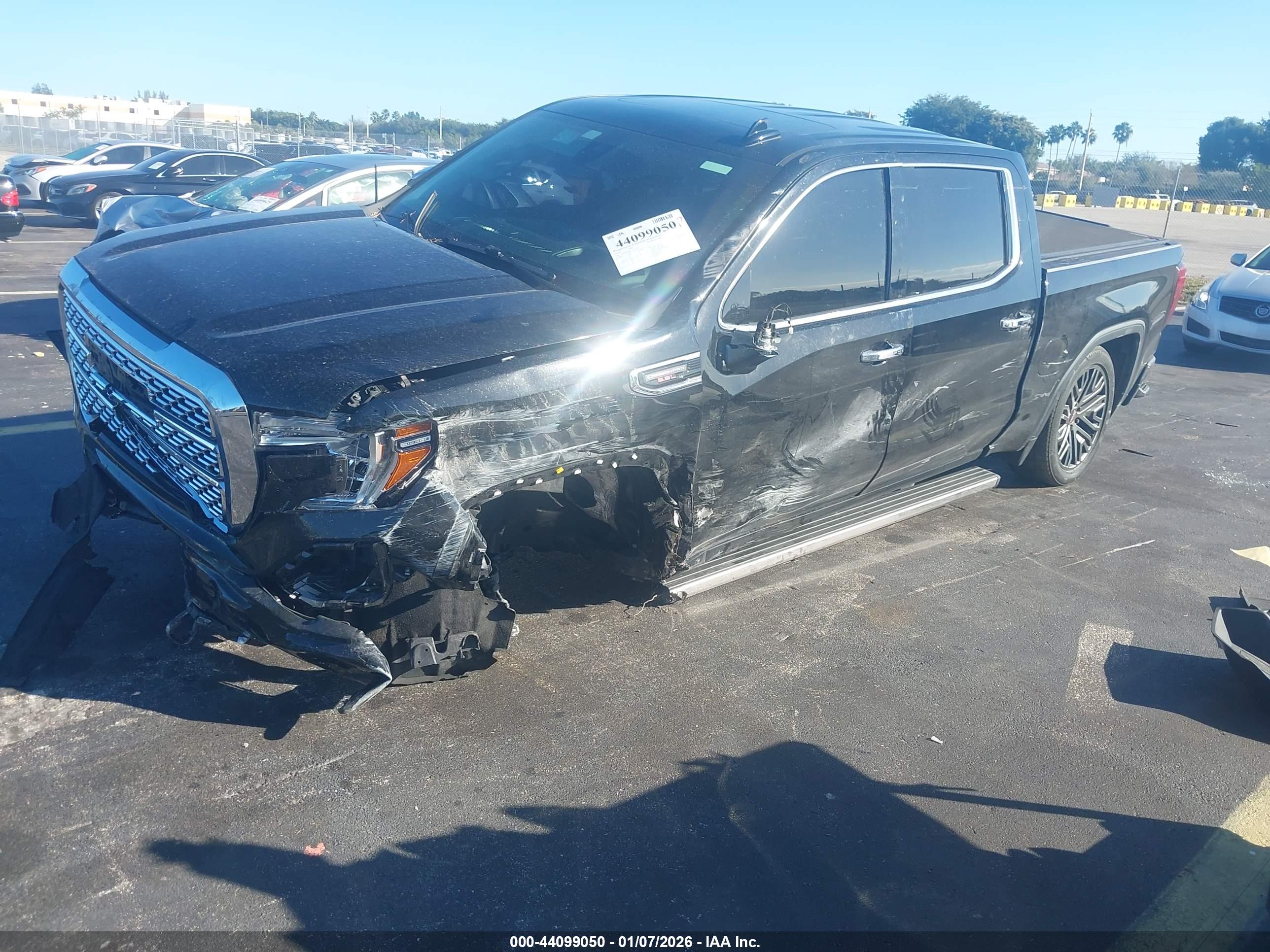 GMC SIERRA image 2