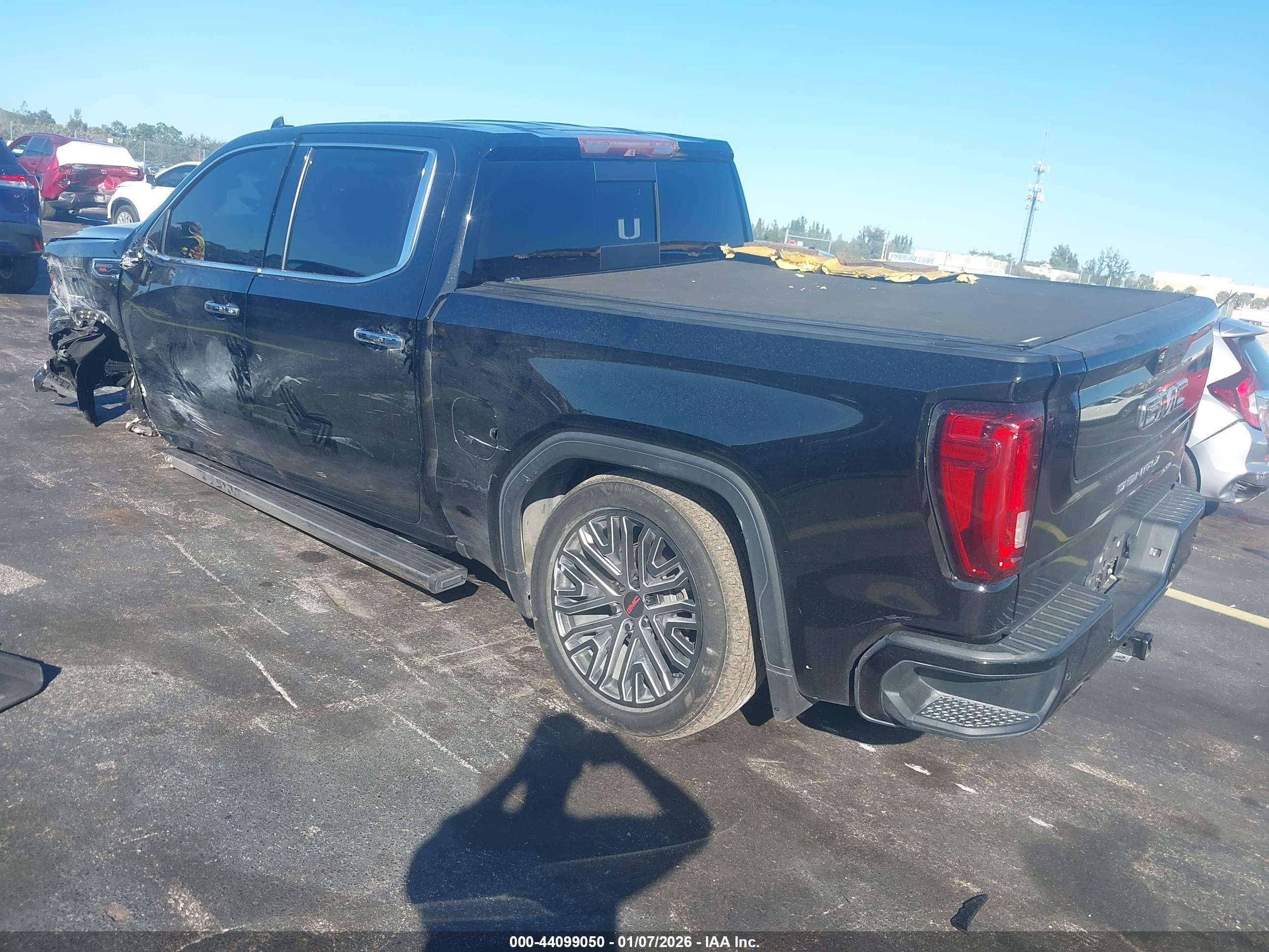 GMC SIERRA image 3