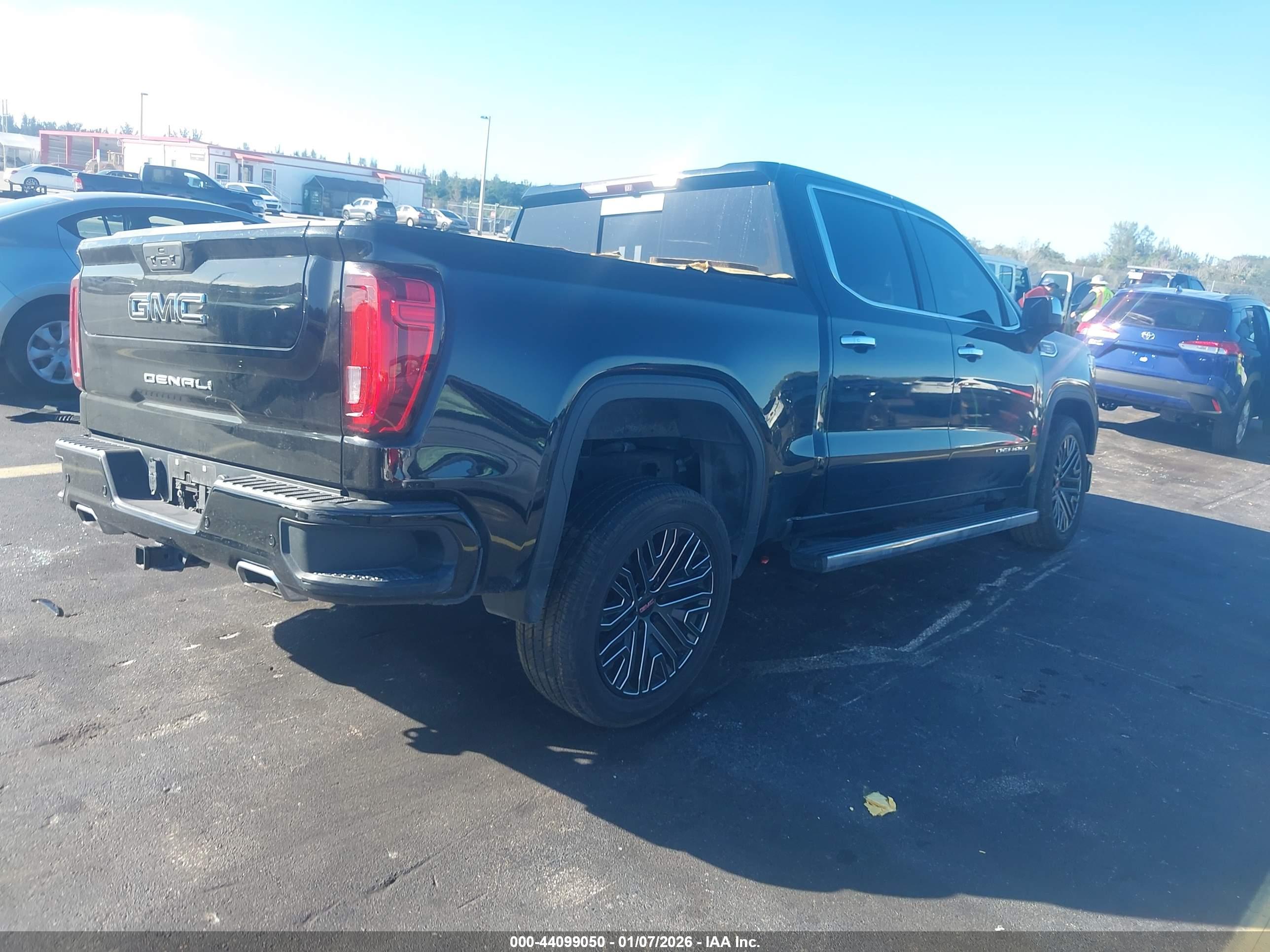 GMC SIERRA image 4