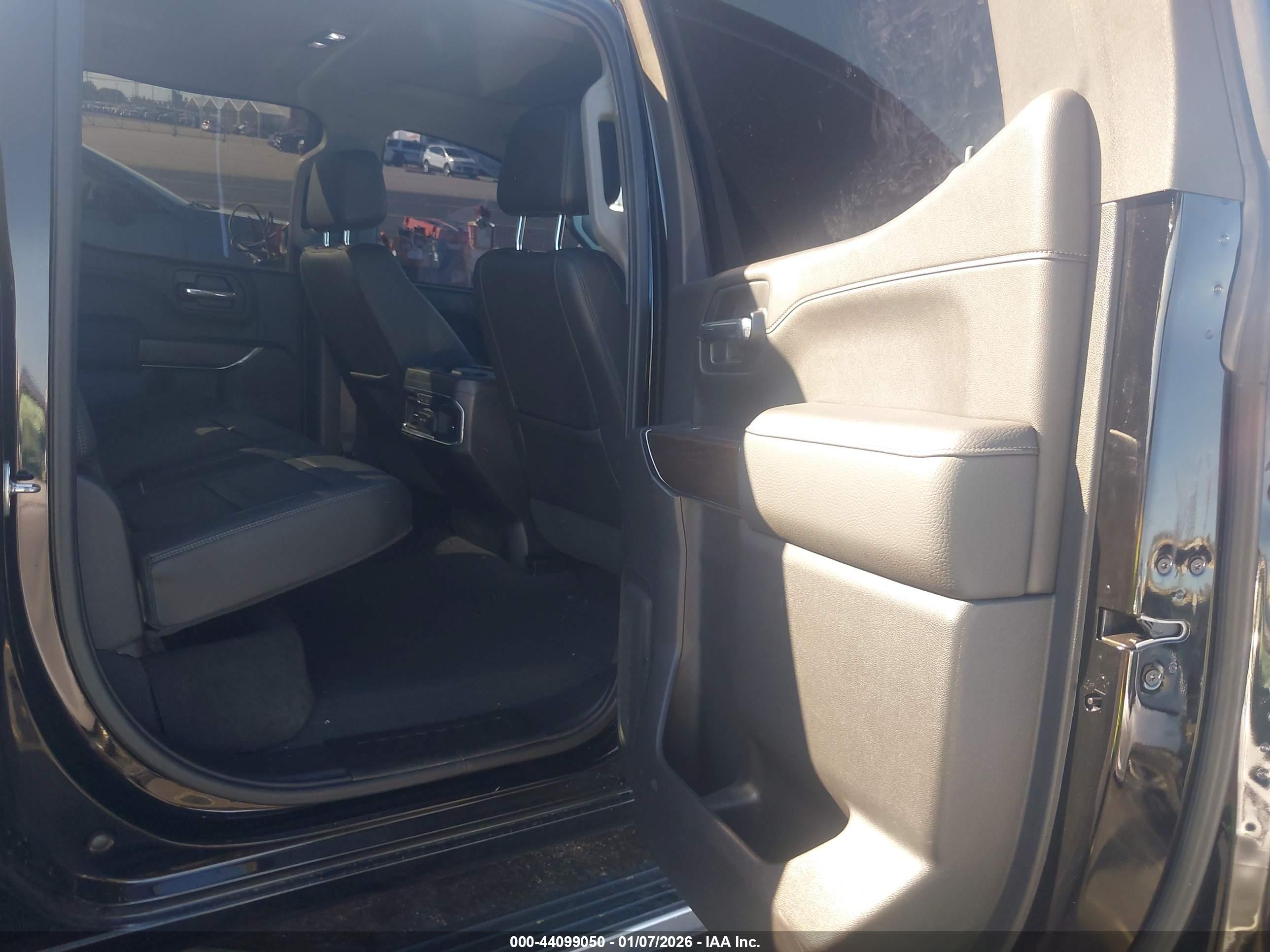 GMC SIERRA image 8