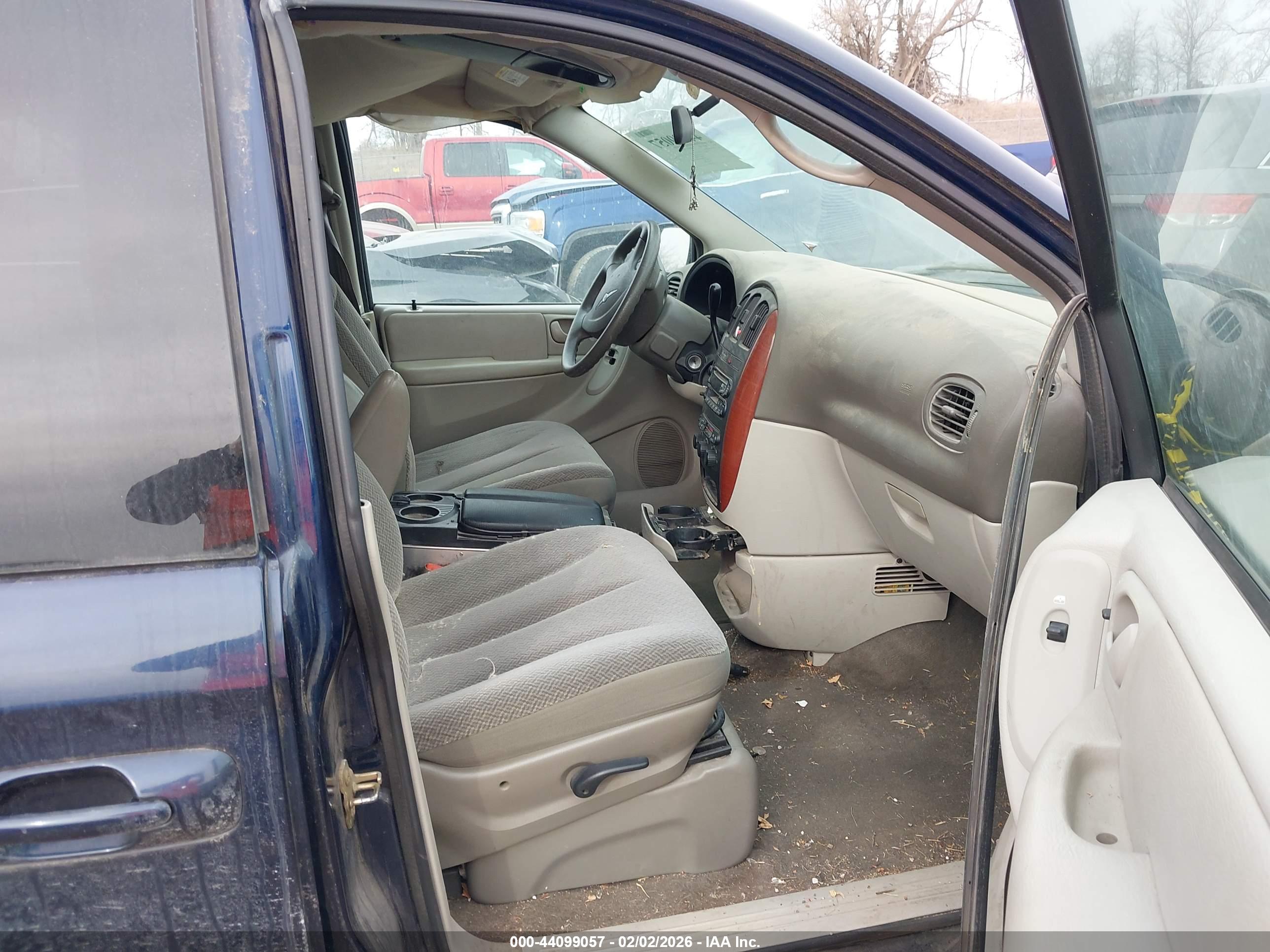 CHRYSLER TOWN image 5