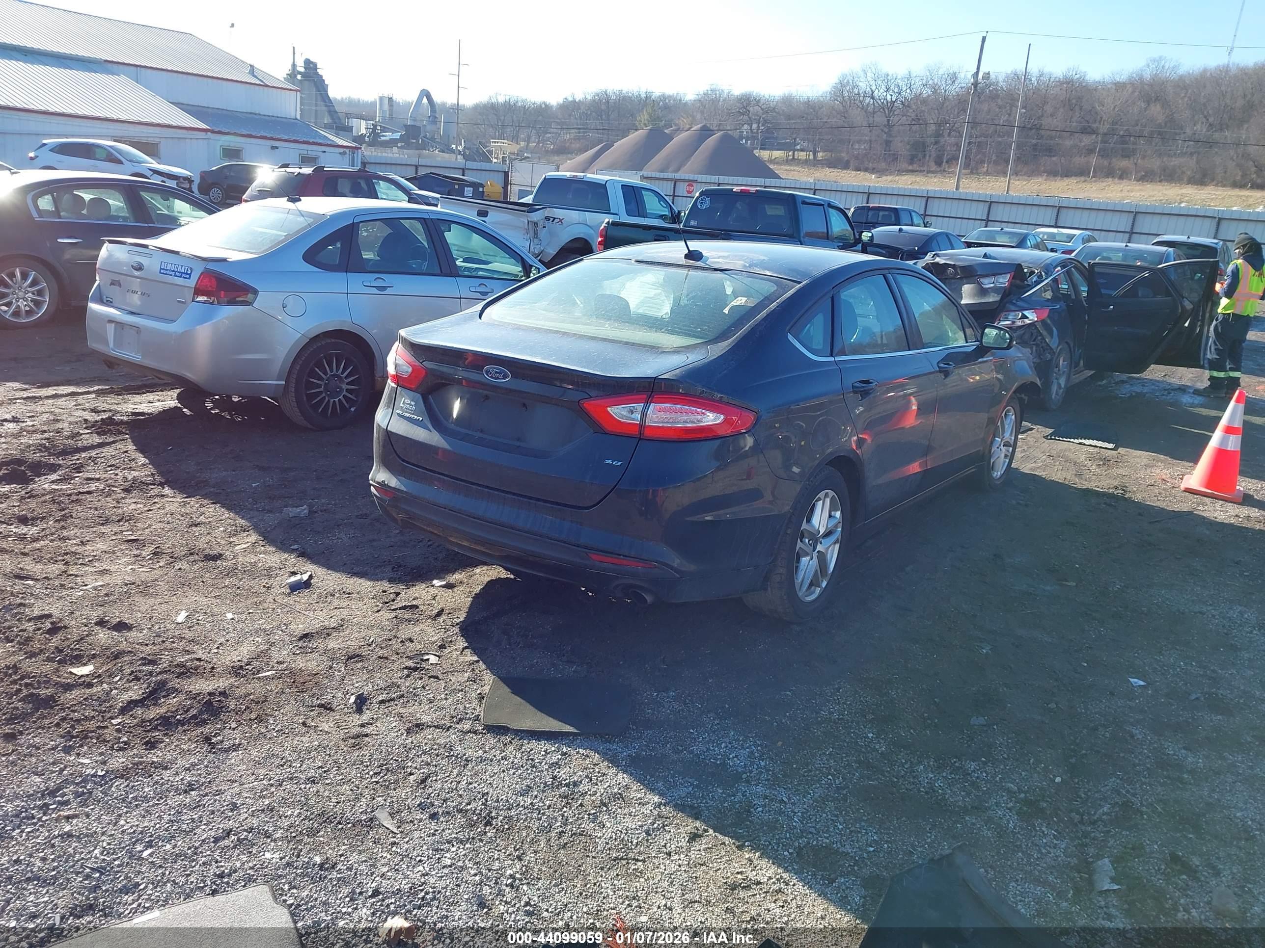 FORD FUSION image 4
