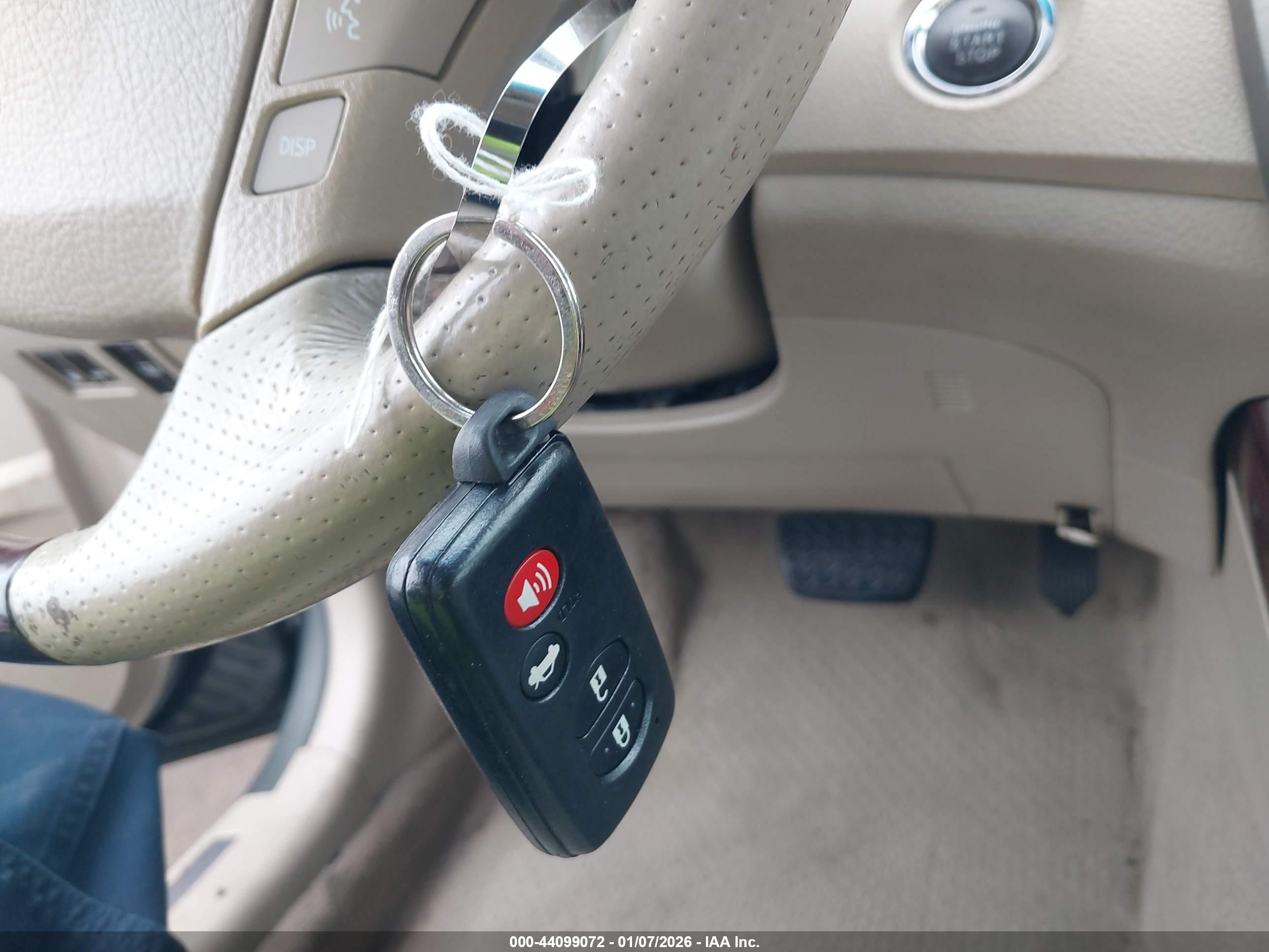 TOYOTA AVALON image 11