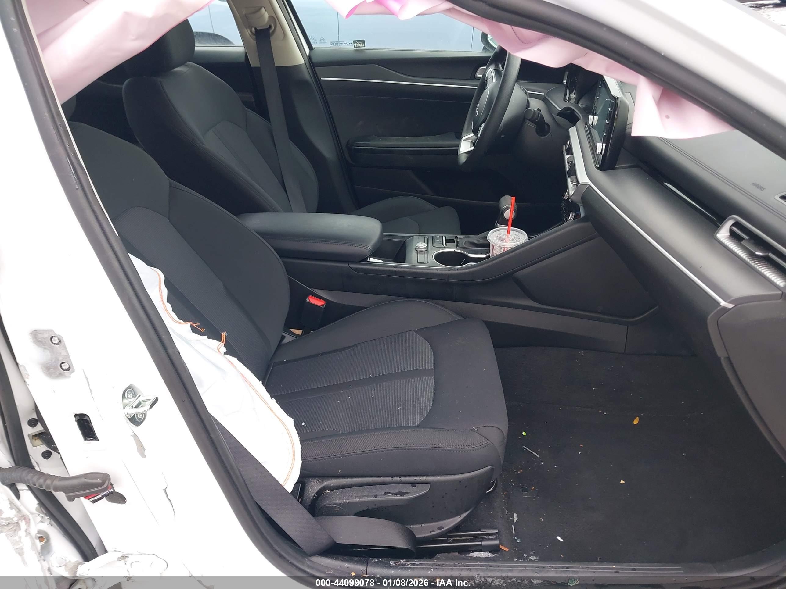 KIA K5 image 5