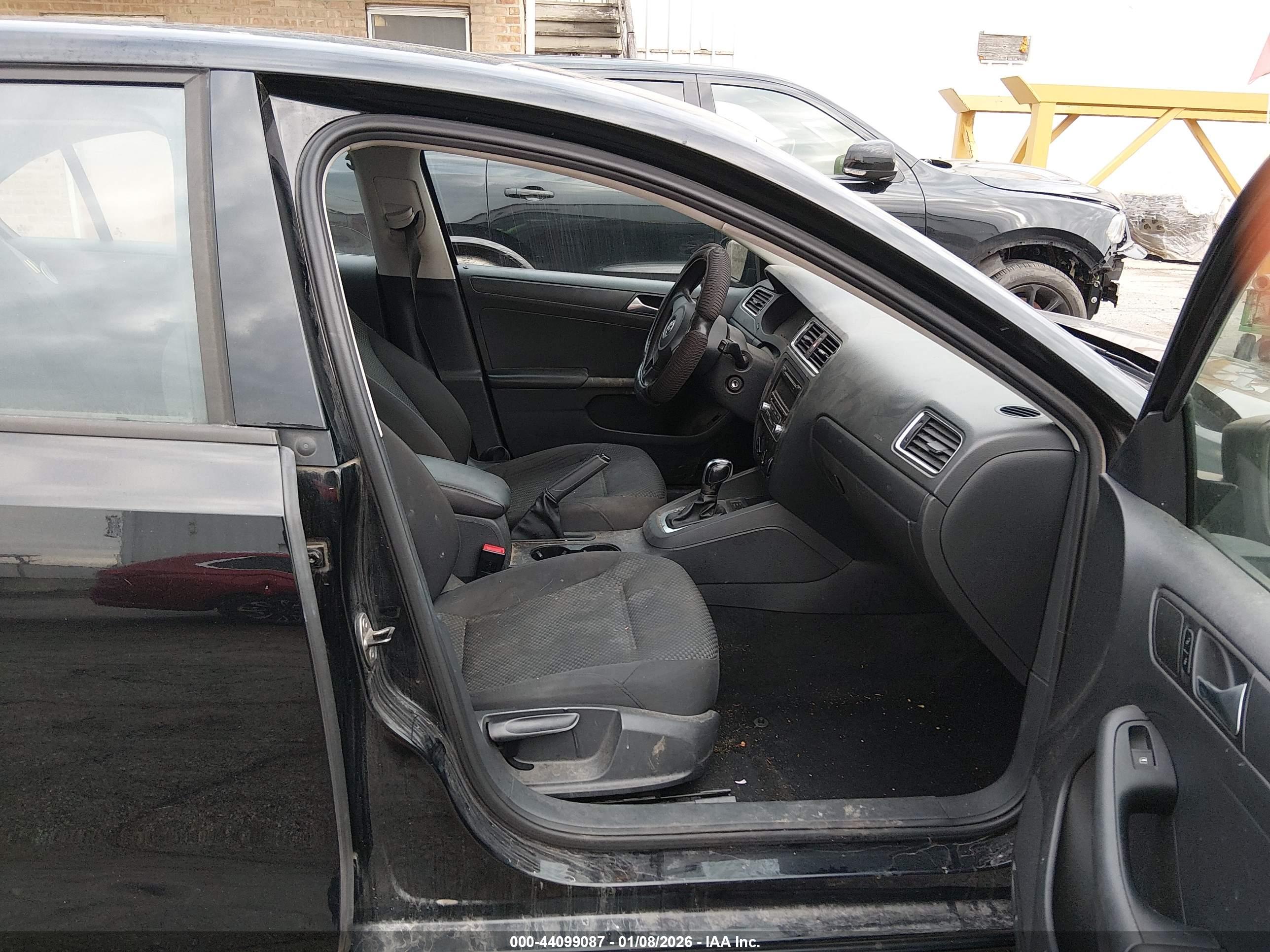 VOLKSWAGEN JETTA image 5