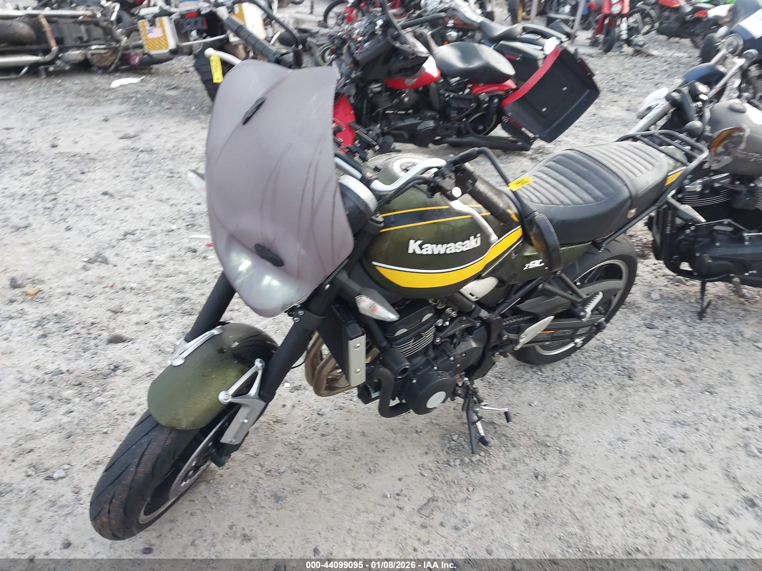 KAWASAKI ZR900 image 2