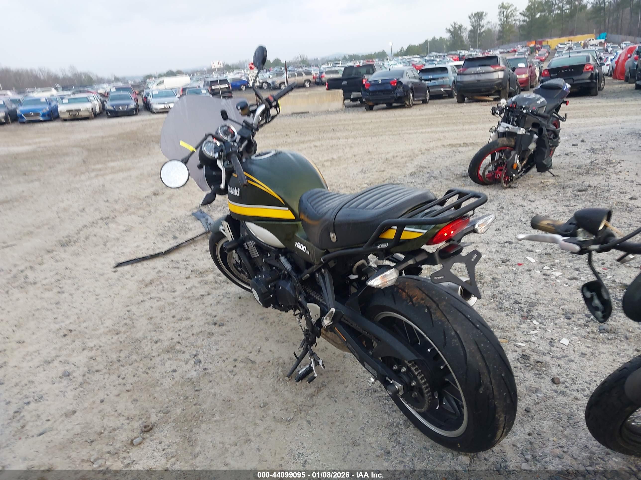 KAWASAKI ZR900 image 3